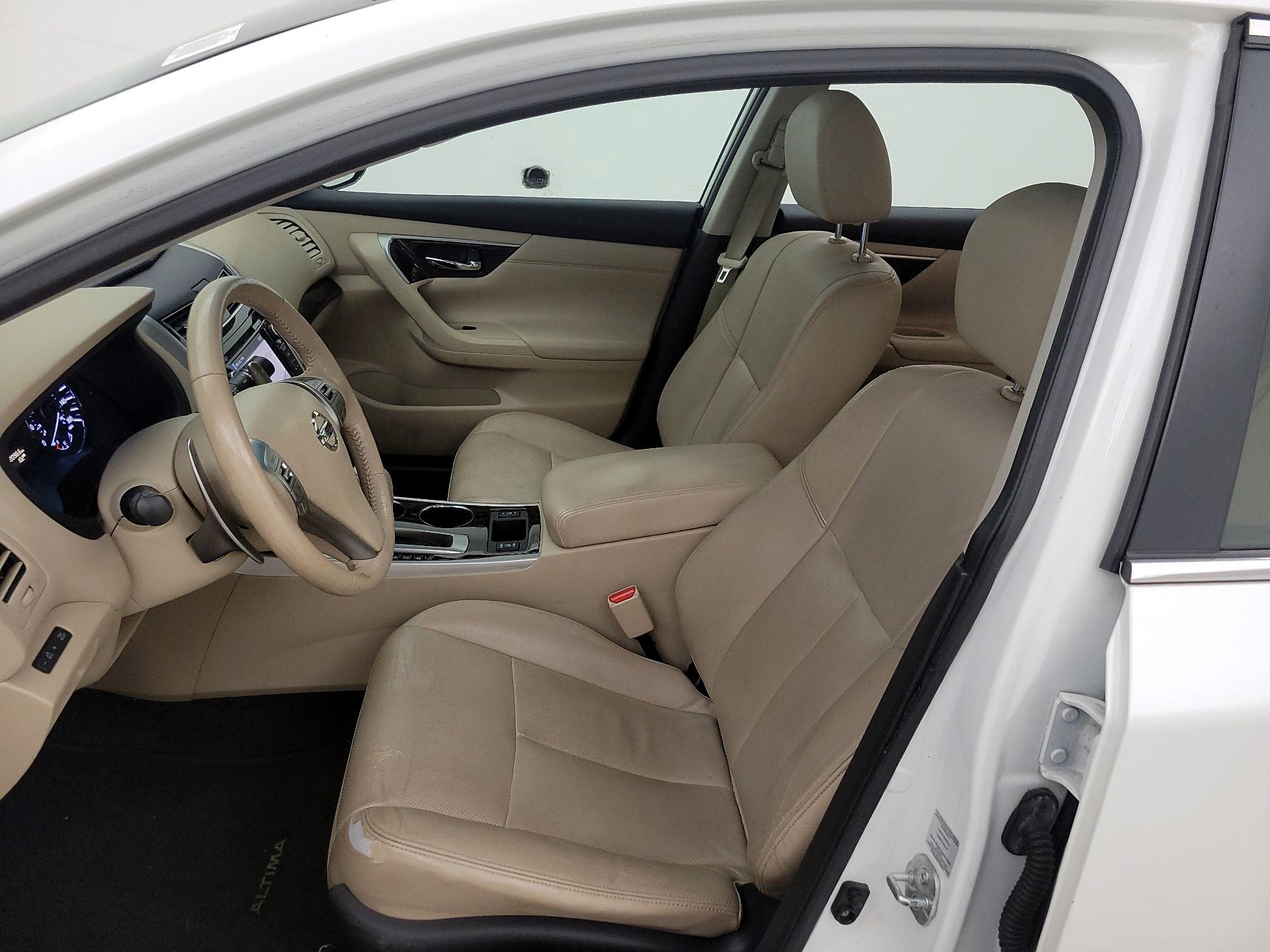 Thumbnail: 2015 Nissan Altima - 11