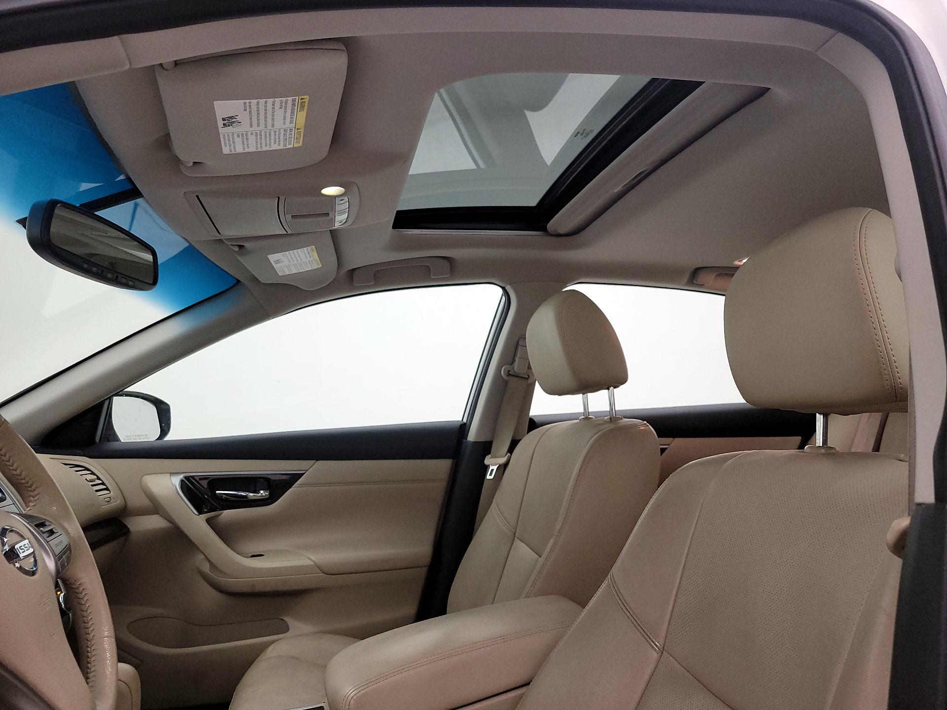 Thumbnail: 2015 Nissan Altima - 20