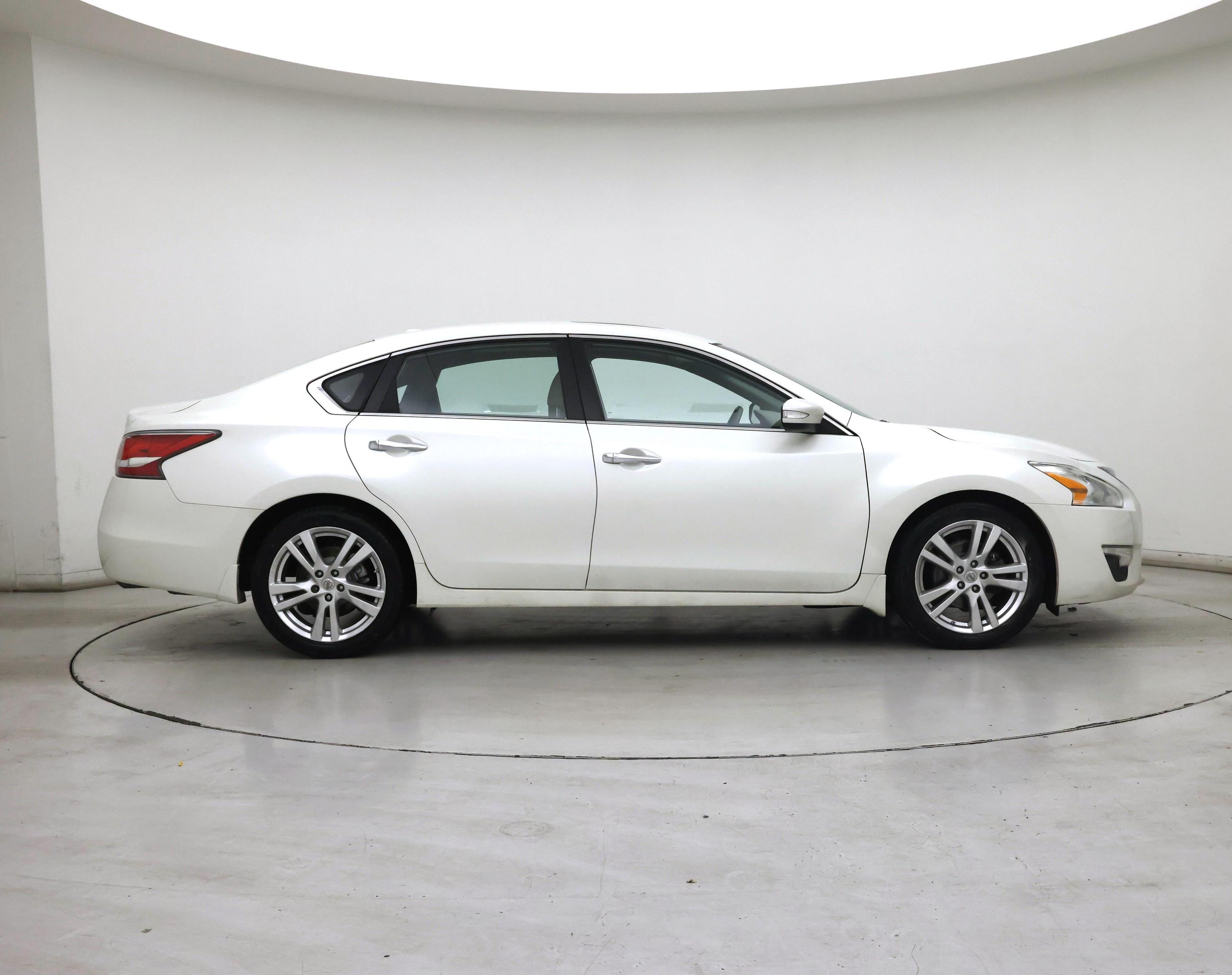 Thumbnail: 2015 Nissan Altima - 7