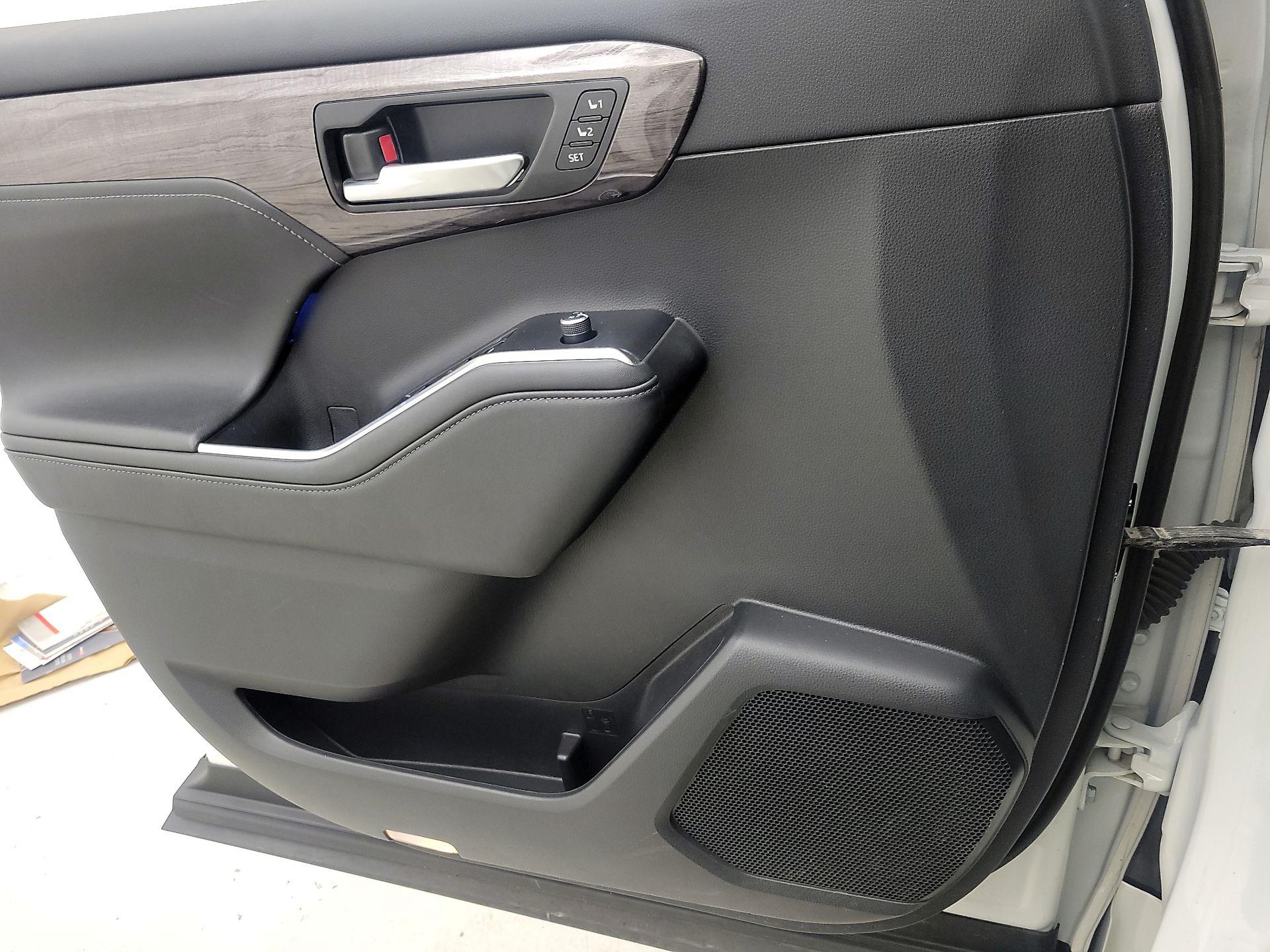 Thumbnail: 2021 Toyota Highlander - 12