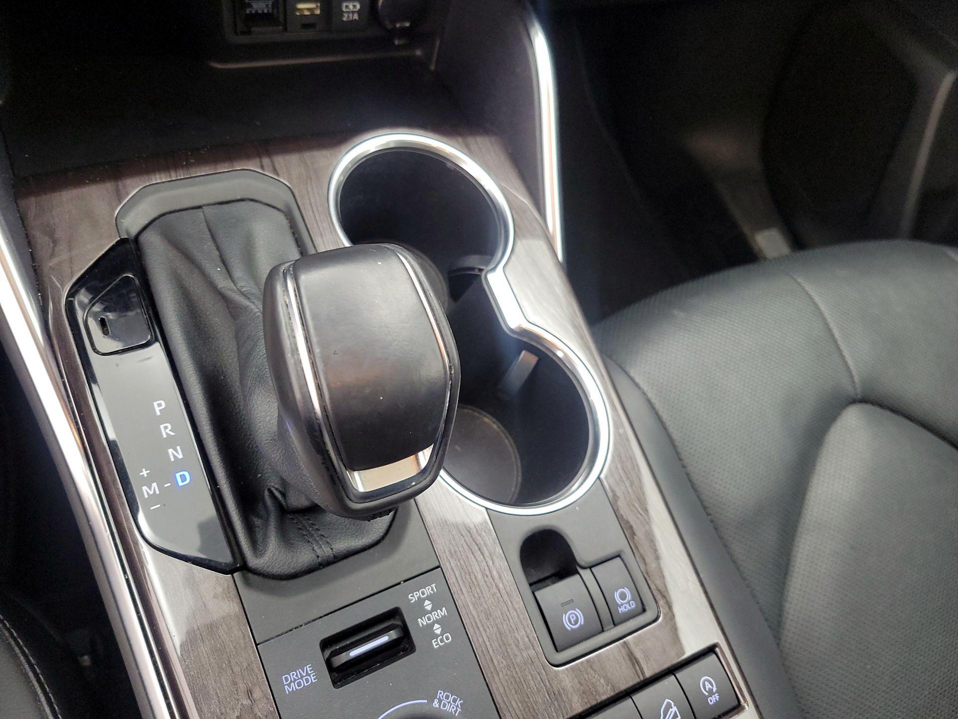 Thumbnail: 2021 Toyota Highlander - 18