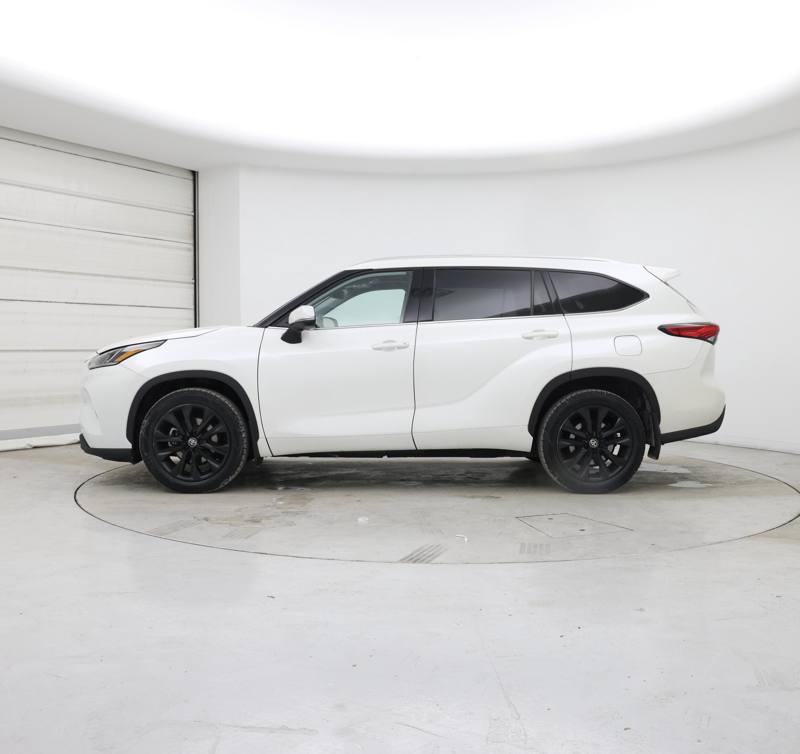 Thumbnail: 2021 Toyota Highlander - 3