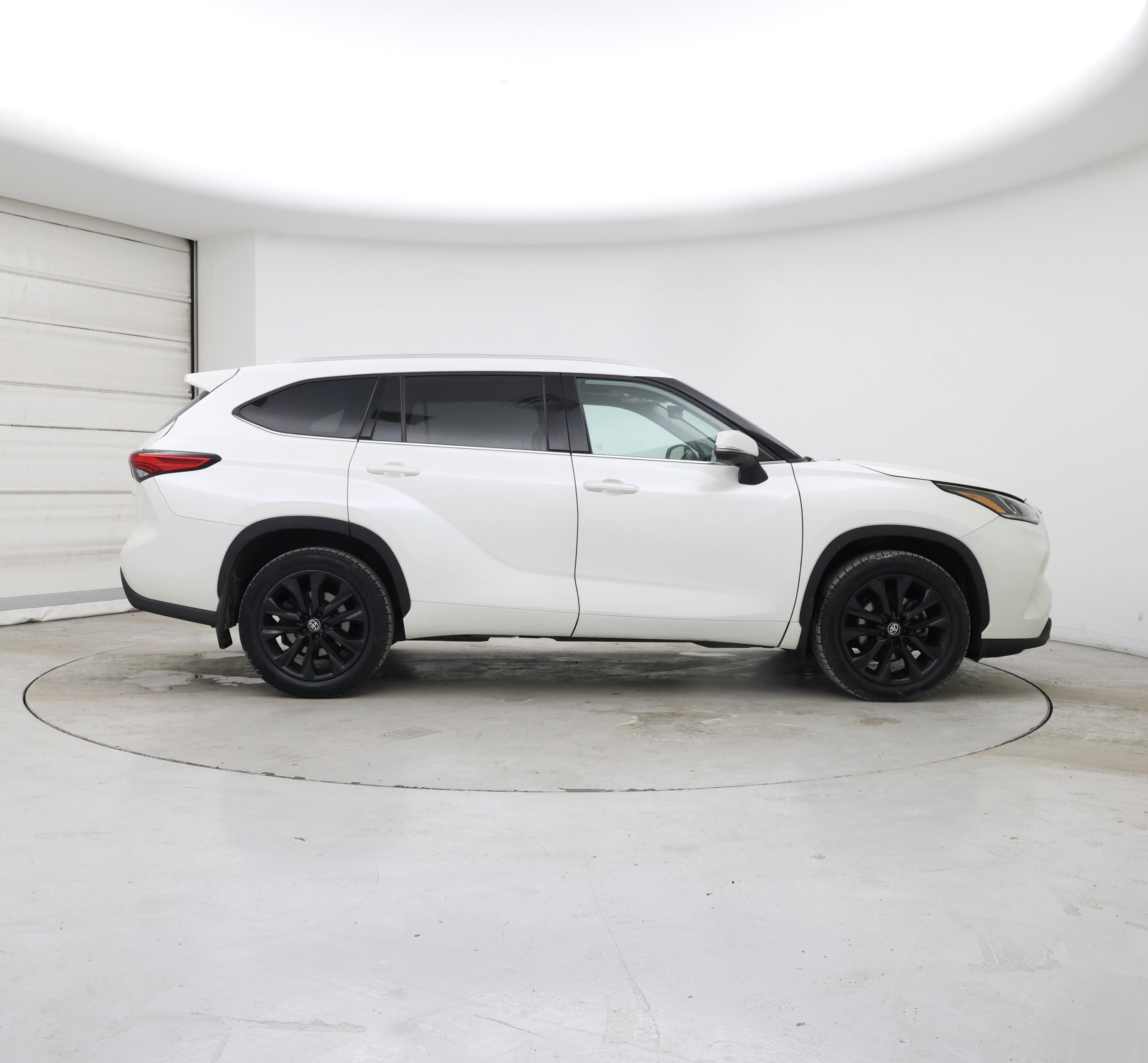 Thumbnail: 2021 Toyota Highlander - 7
