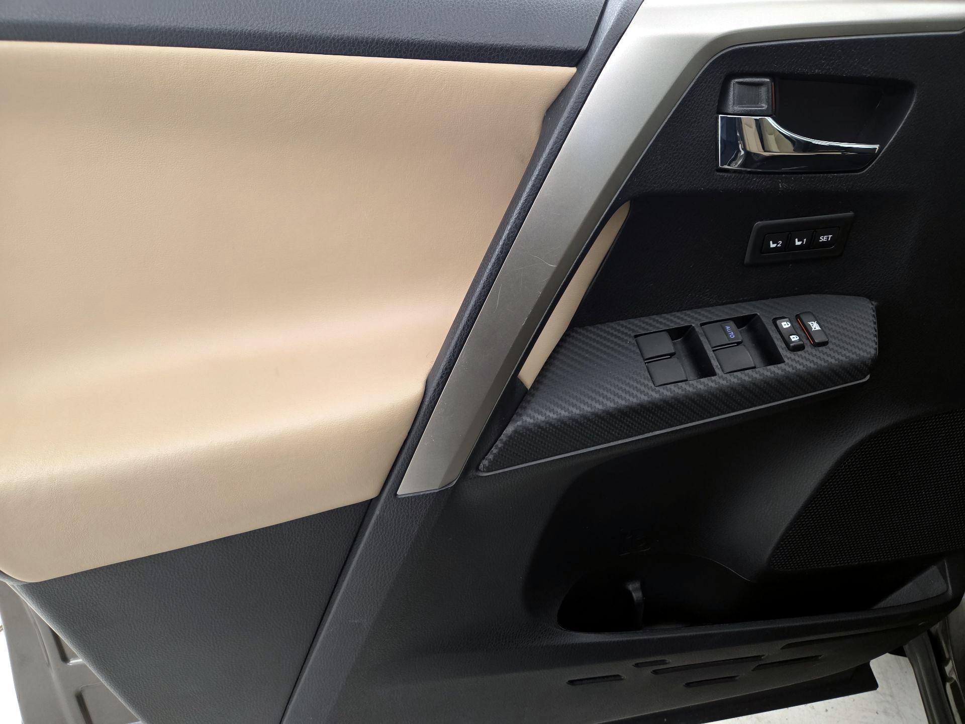 Thumbnail: 2015 Toyota RAV4 - 12