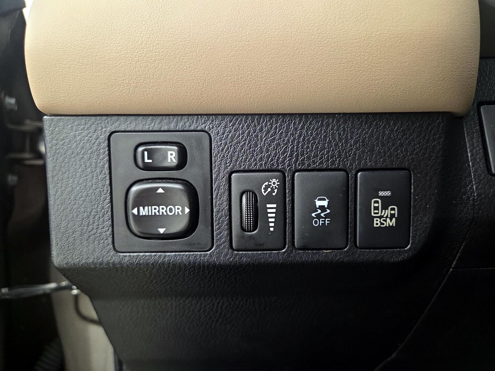 Thumbnail: 2015 Toyota RAV4 - 13