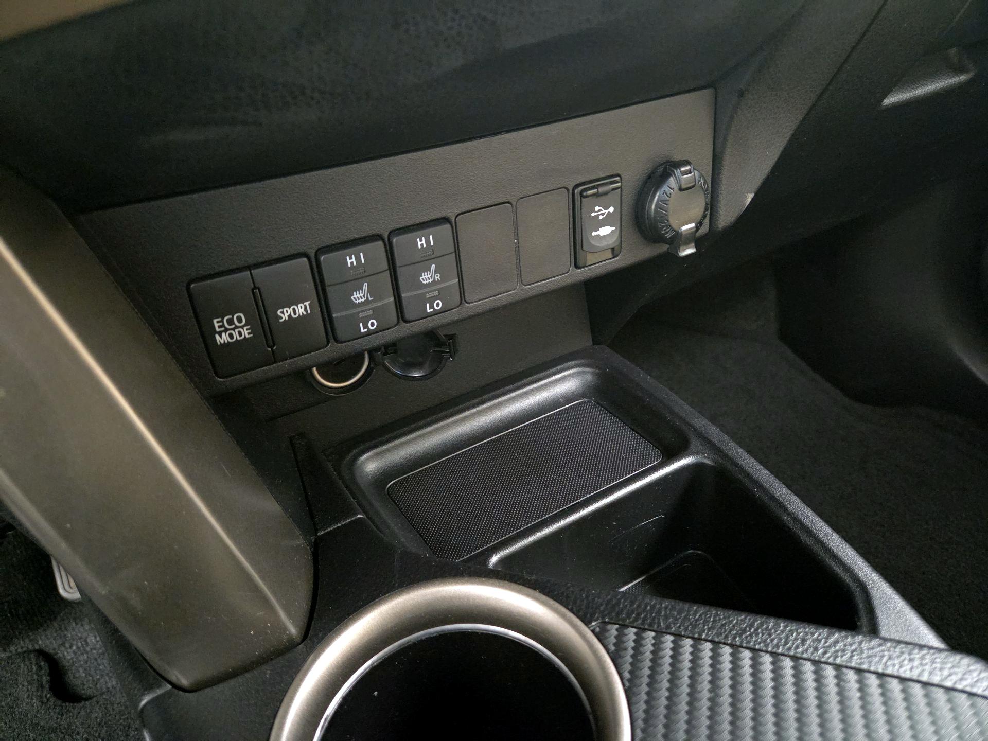 Thumbnail: 2015 Toyota RAV4 - 18