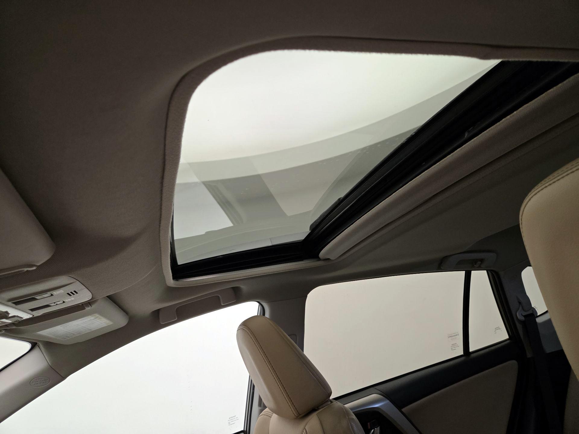 Thumbnail: 2015 Toyota RAV4 - 19