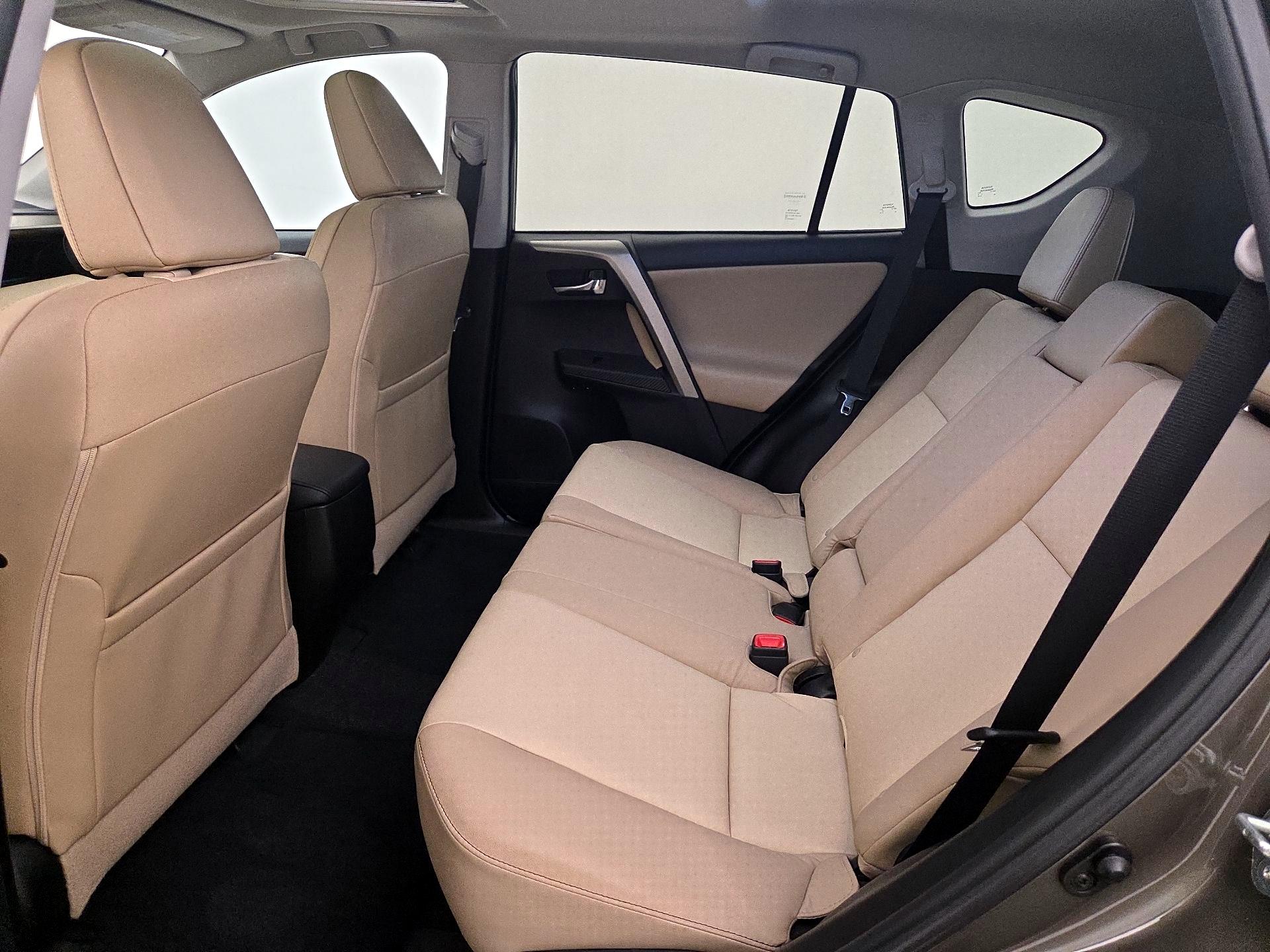 Thumbnail: 2015 Toyota RAV4 - 20