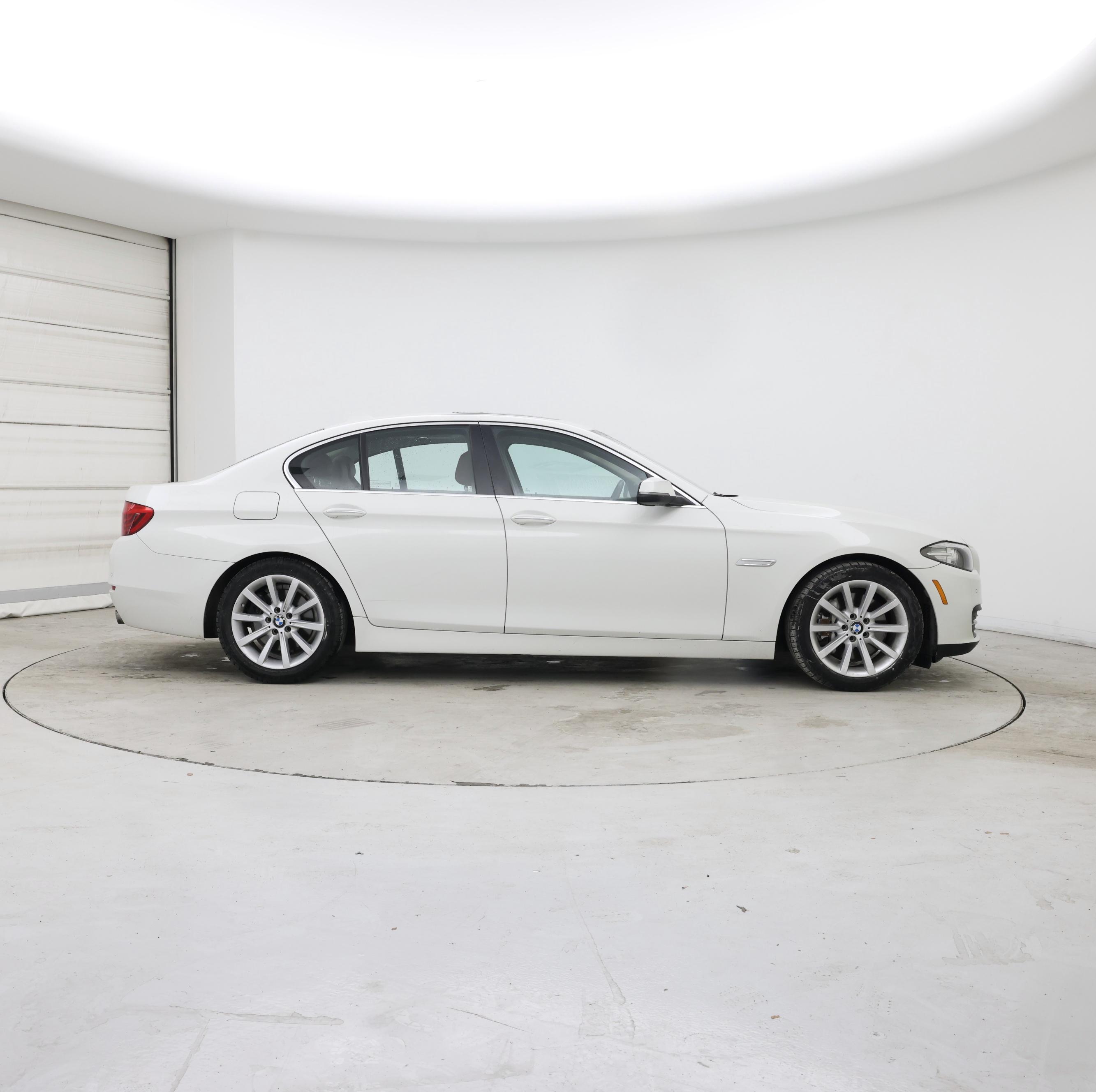 Thumbnail: 2014 BMW 5 Series - 7