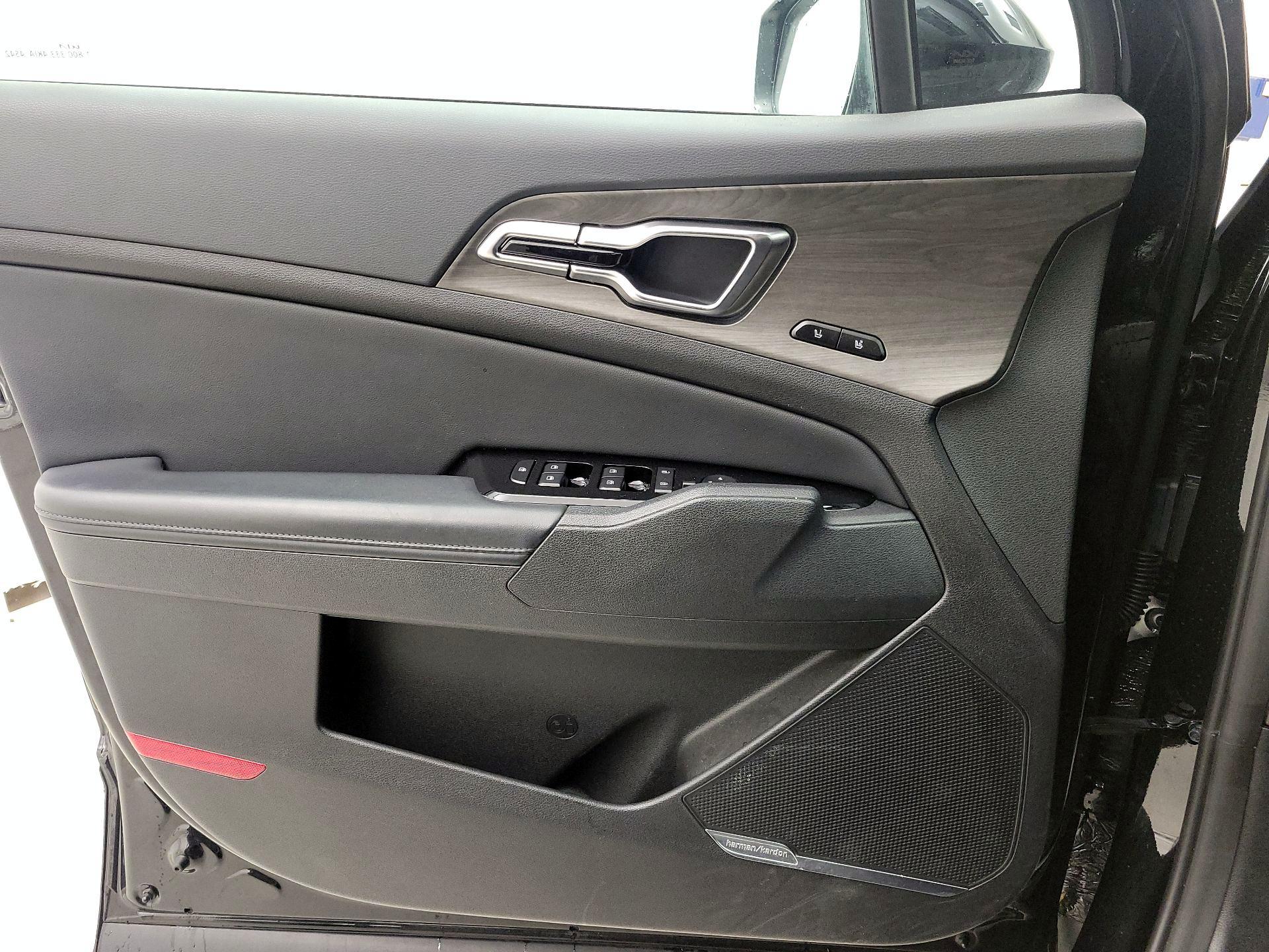 Thumbnail: 2023 Kia Sportage - 12