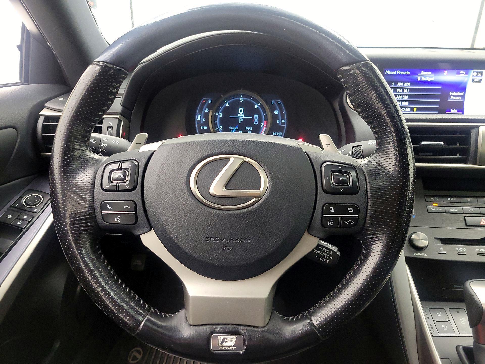 Thumbnail: 2020 Lexus IS - 10