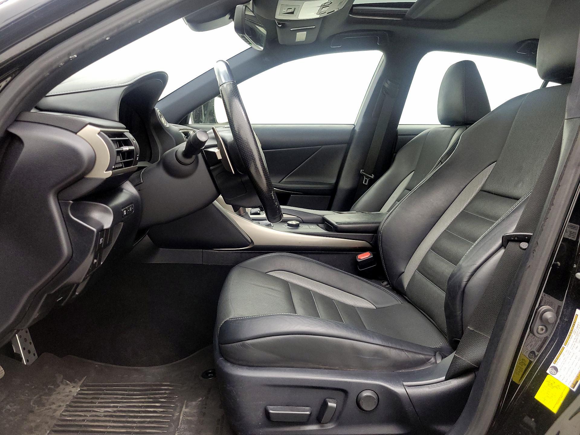 Thumbnail: 2020 Lexus IS - 11