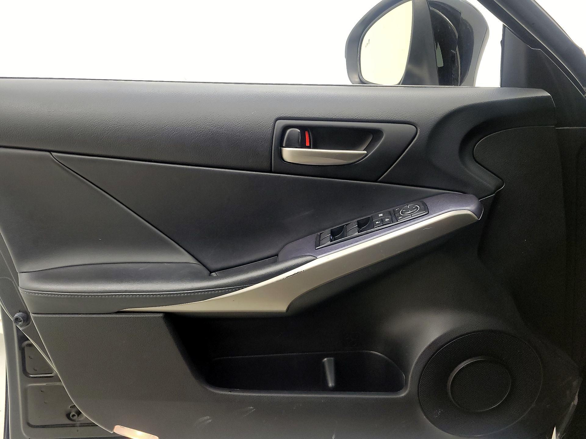 Thumbnail: 2020 Lexus IS - 12