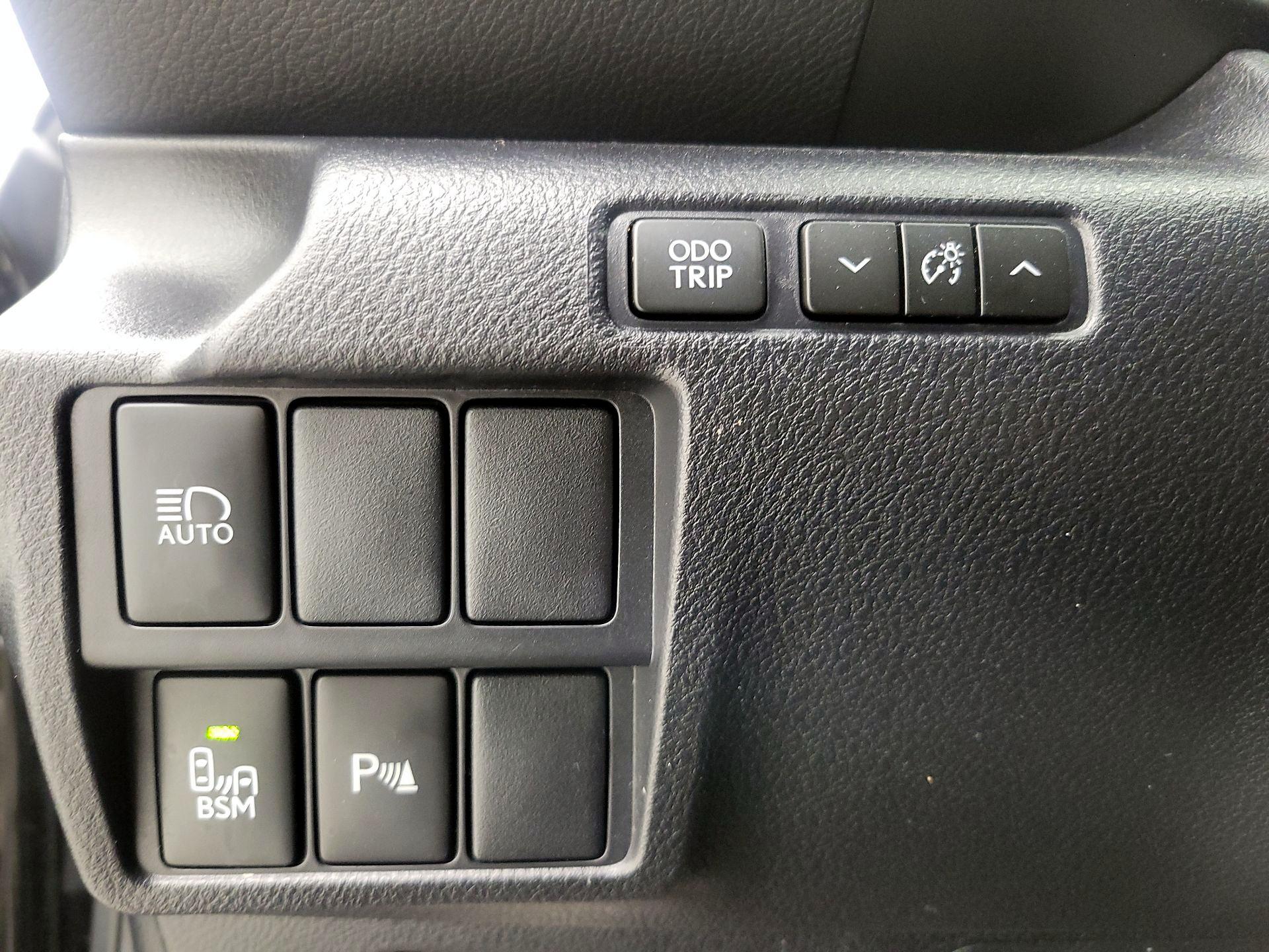 Thumbnail: 2020 Lexus IS - 13