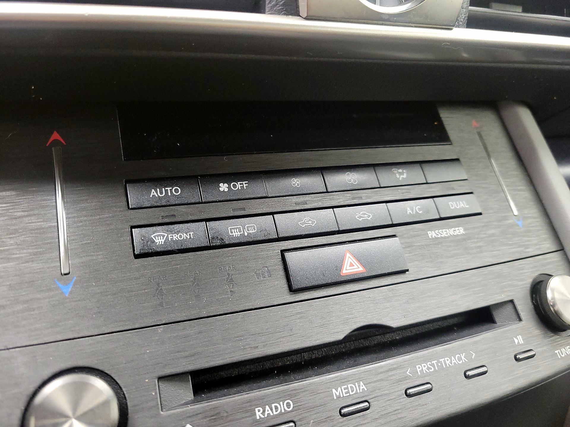 Thumbnail: 2020 Lexus IS - 17