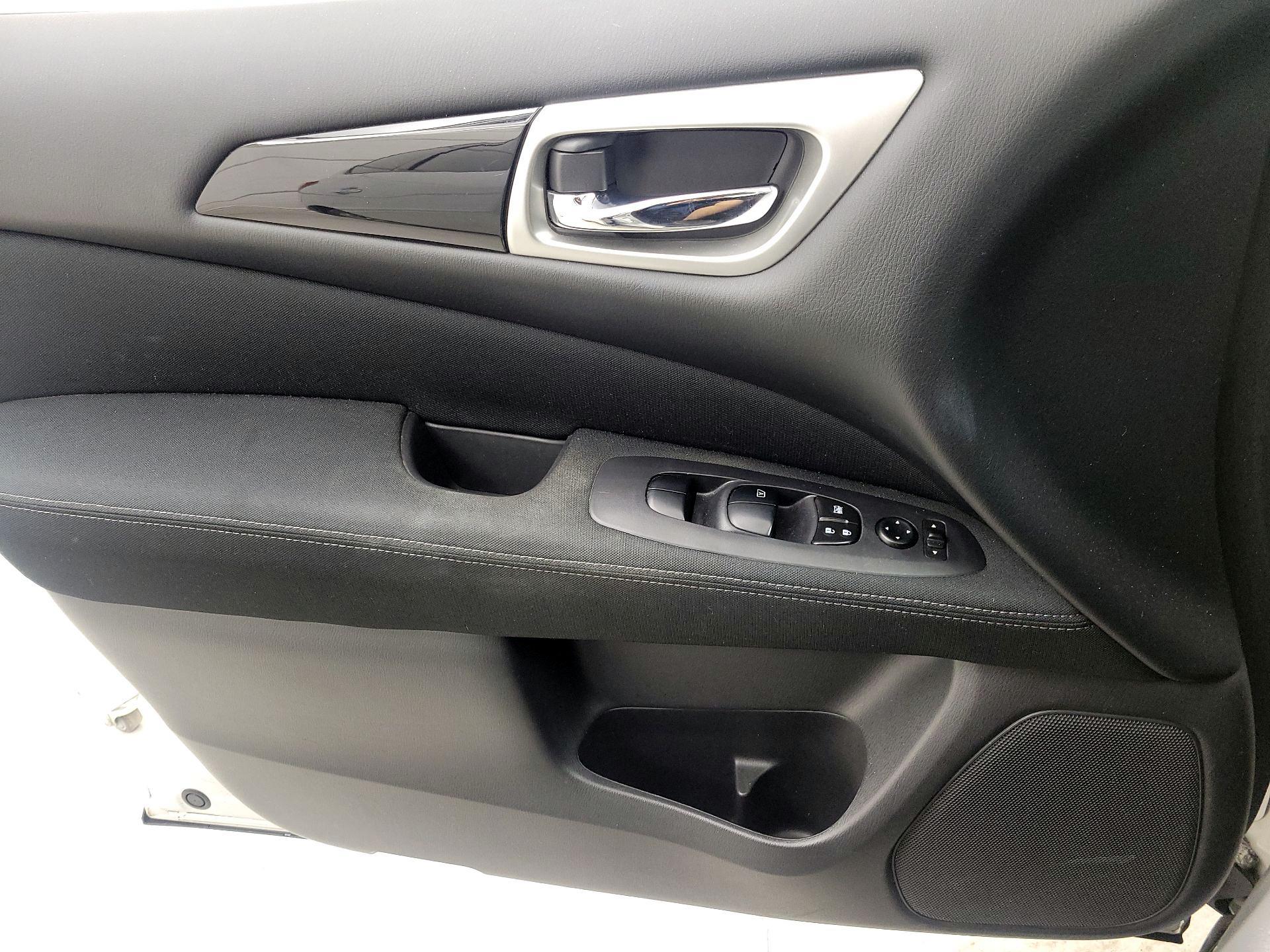 Thumbnail: 2017 Nissan Pathfinder - 12