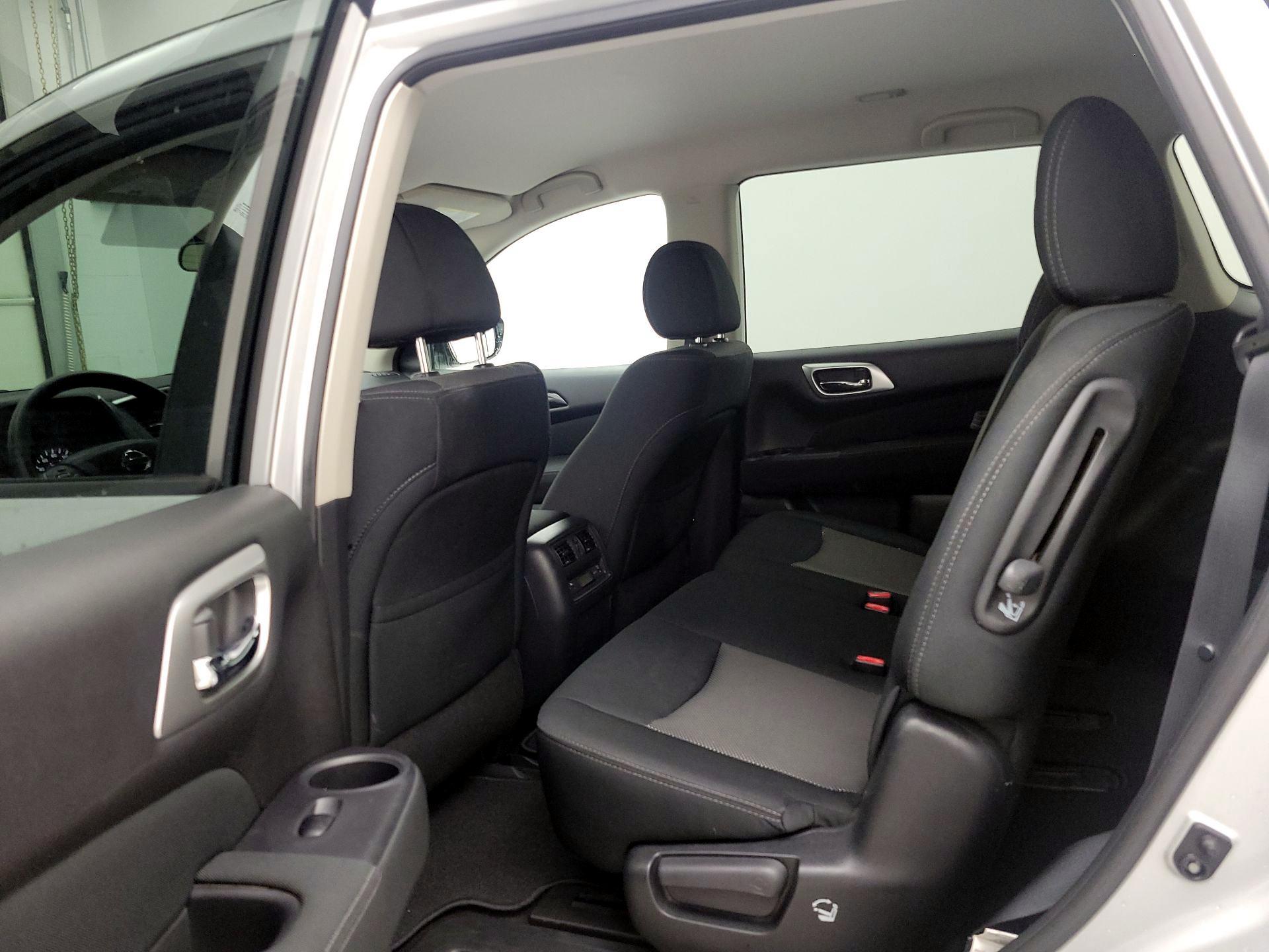 Thumbnail: 2017 Nissan Pathfinder - 18