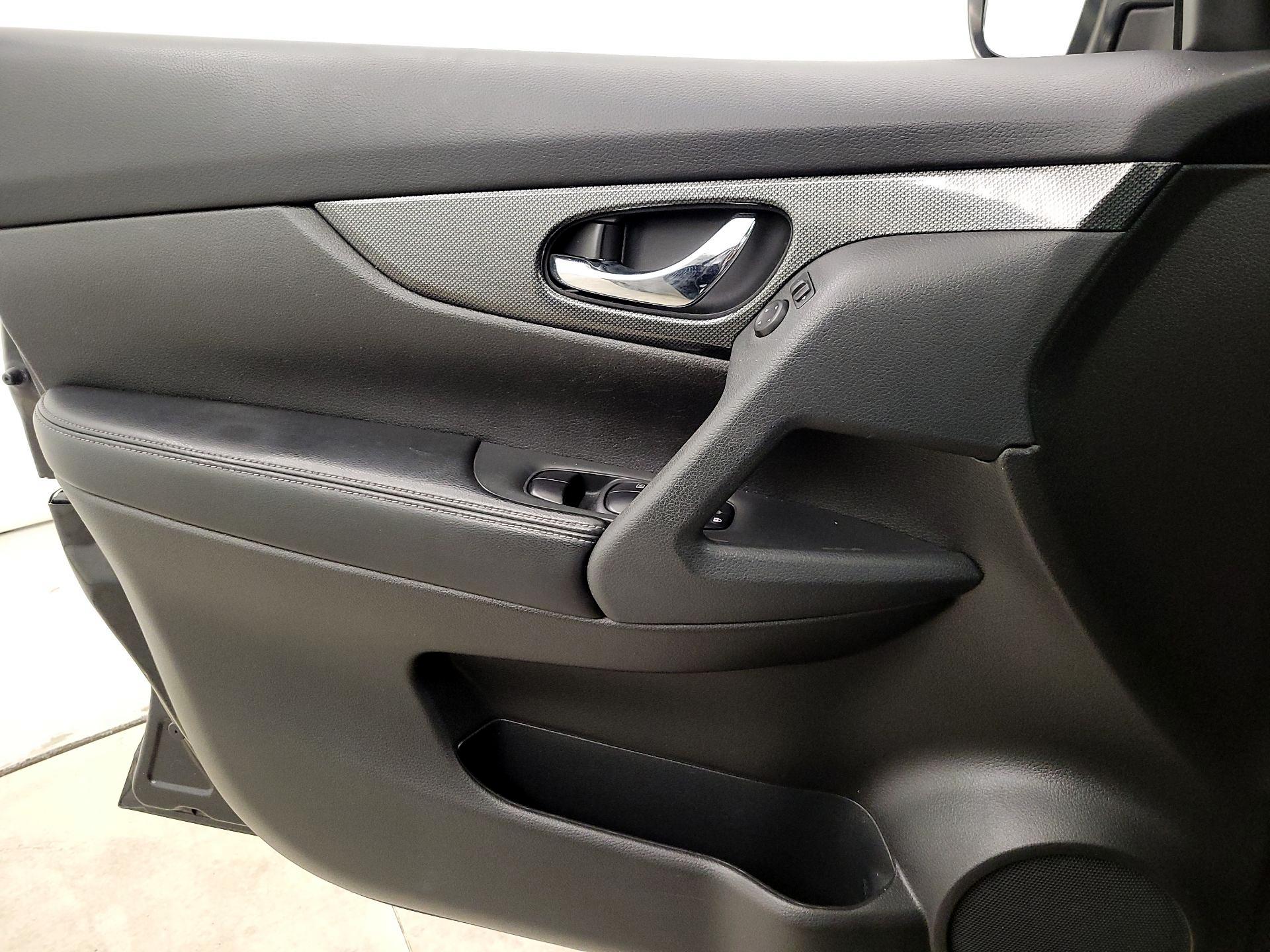 Thumbnail: 2016 Nissan Rogue - 12