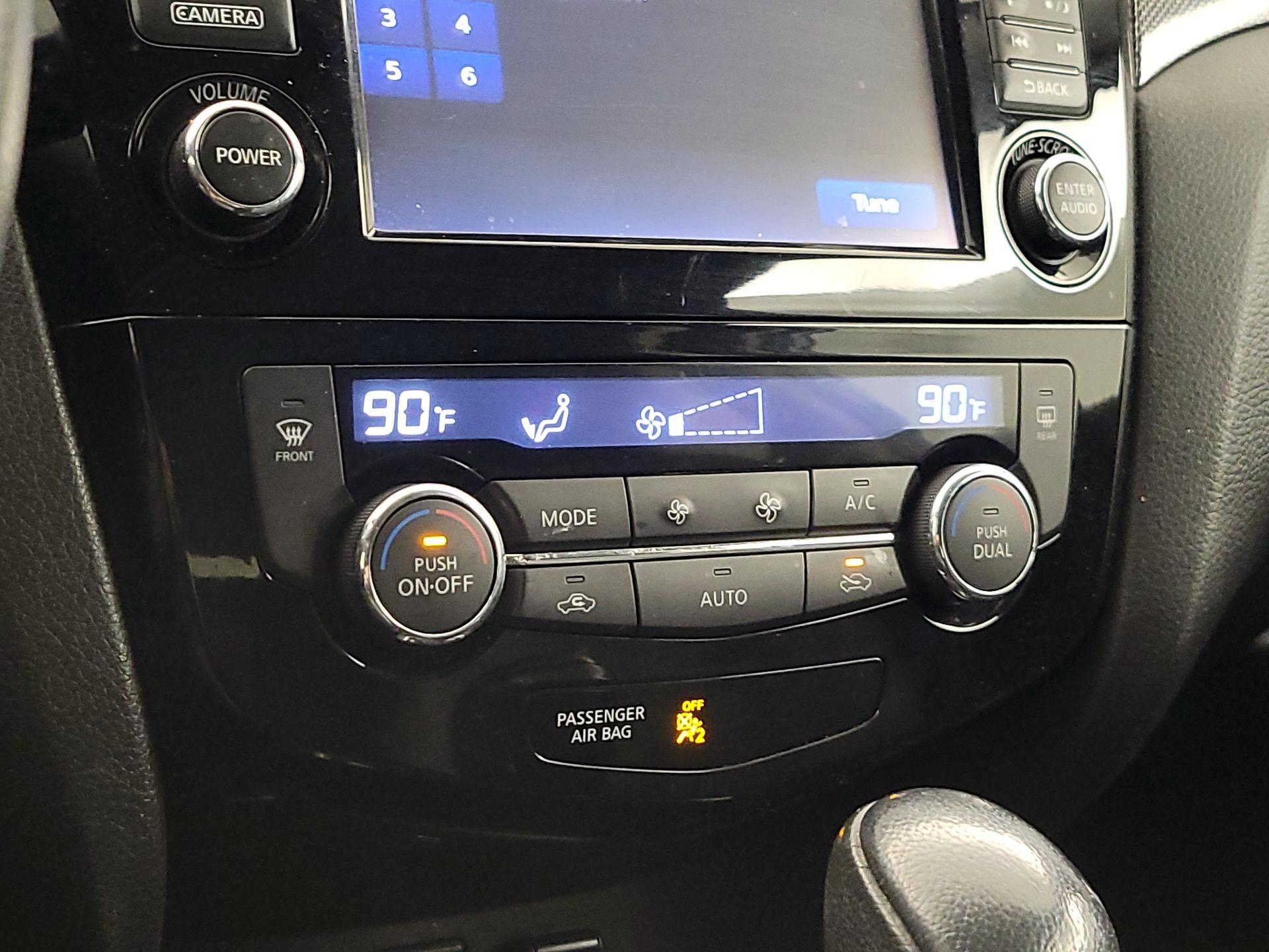 Thumbnail: 2016 Nissan Rogue - 17