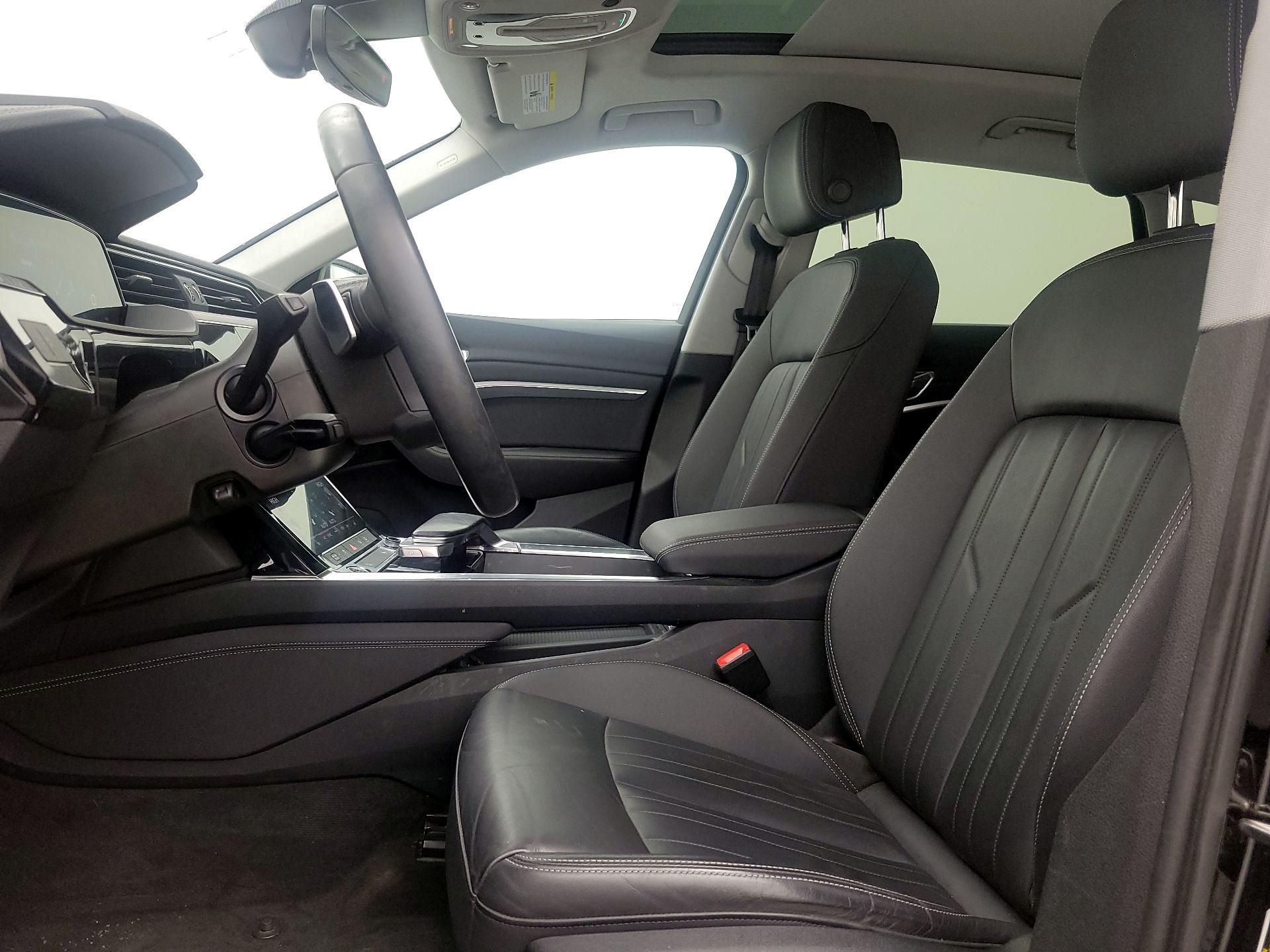 Thumbnail: 2021 Audi e-tron - 11