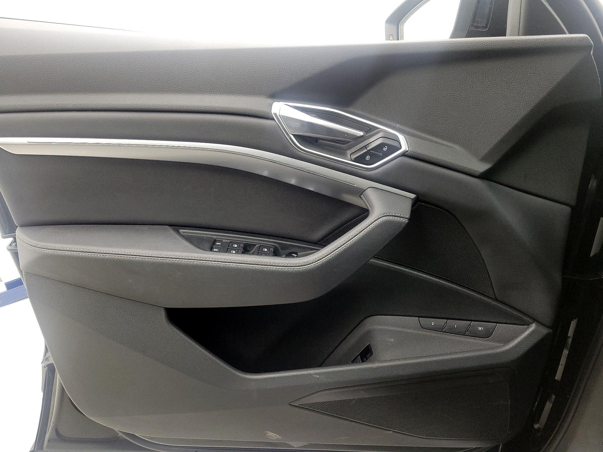 Thumbnail: 2021 Audi e-tron - 12