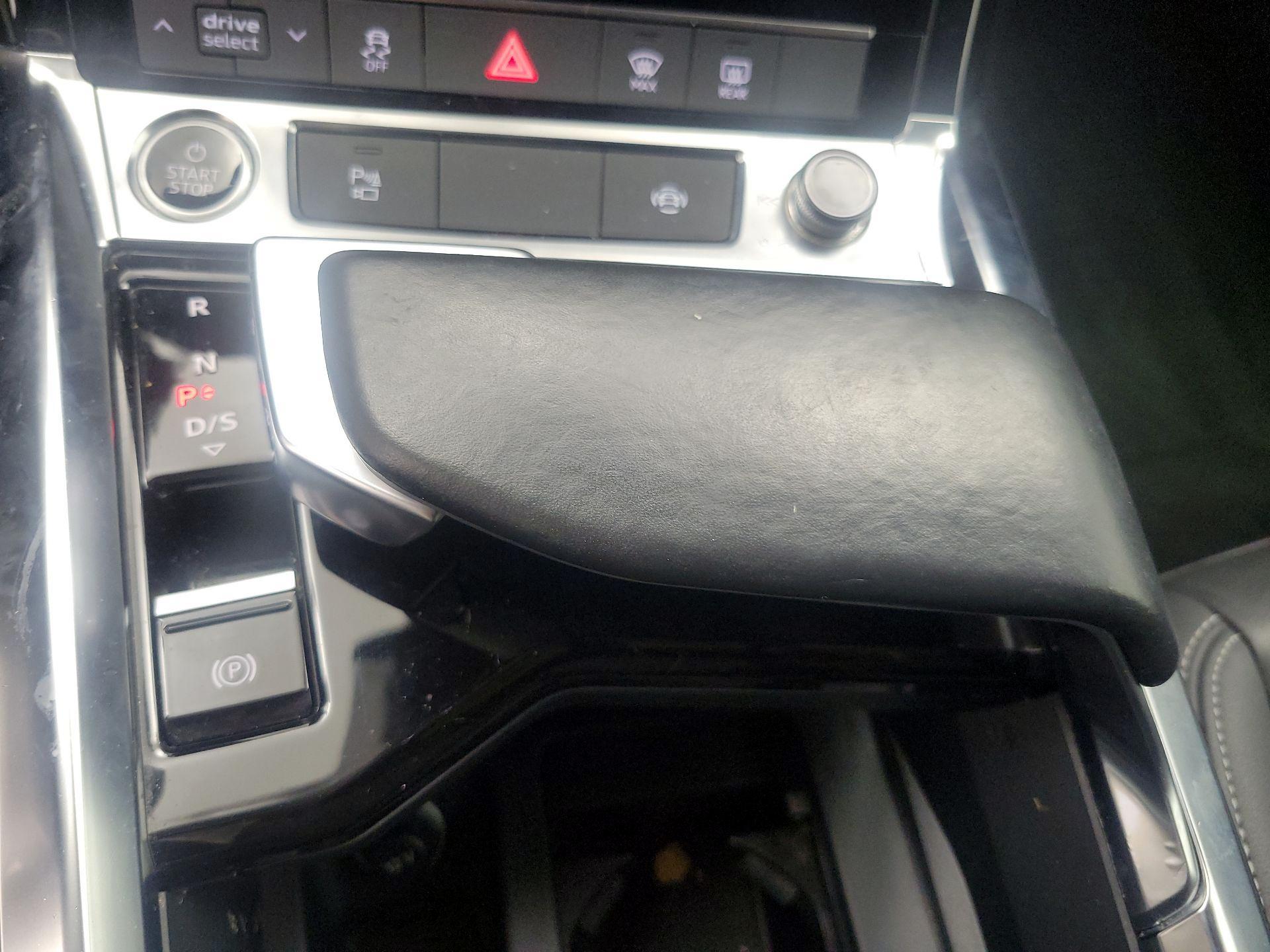 Thumbnail: 2021 Audi e-tron - 17