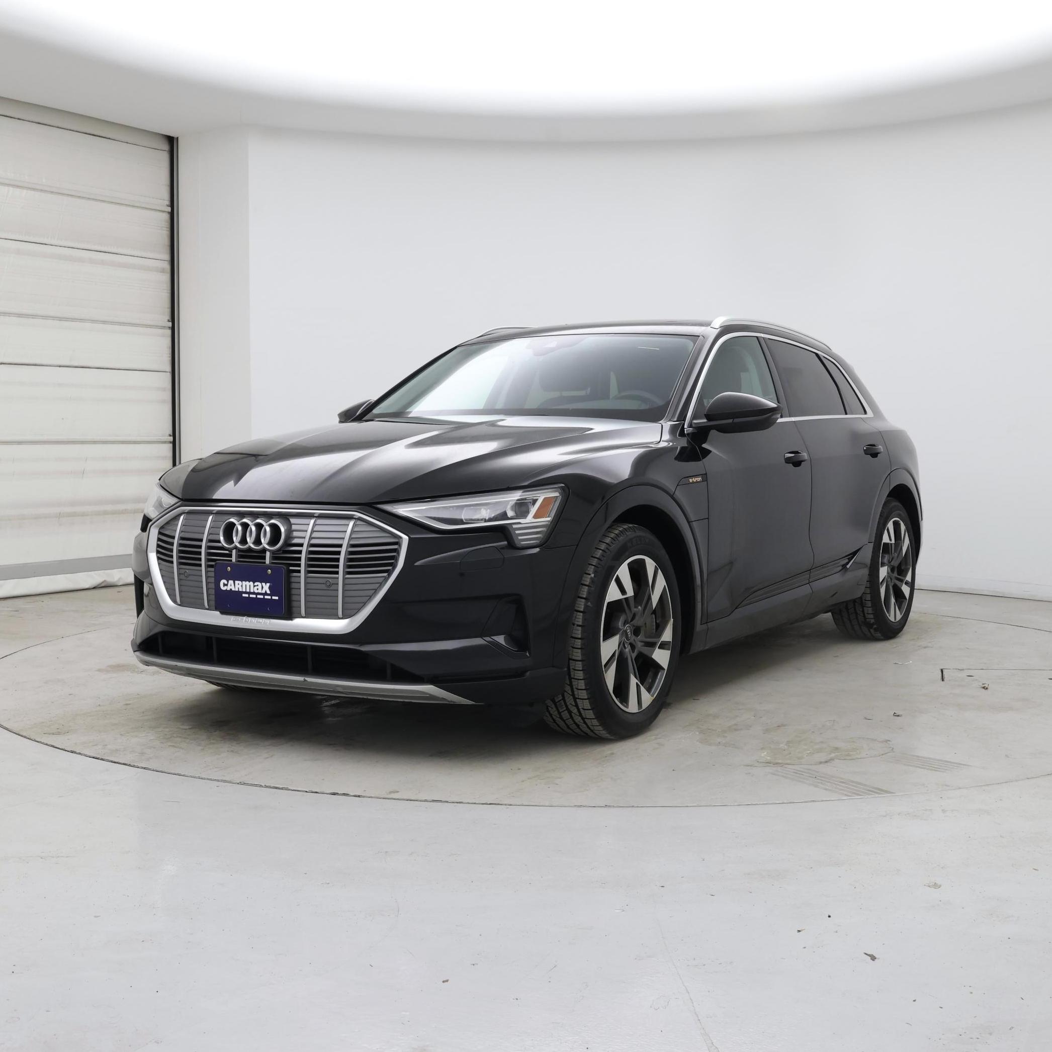 Thumbnail: 2021 Audi e-tron - 4