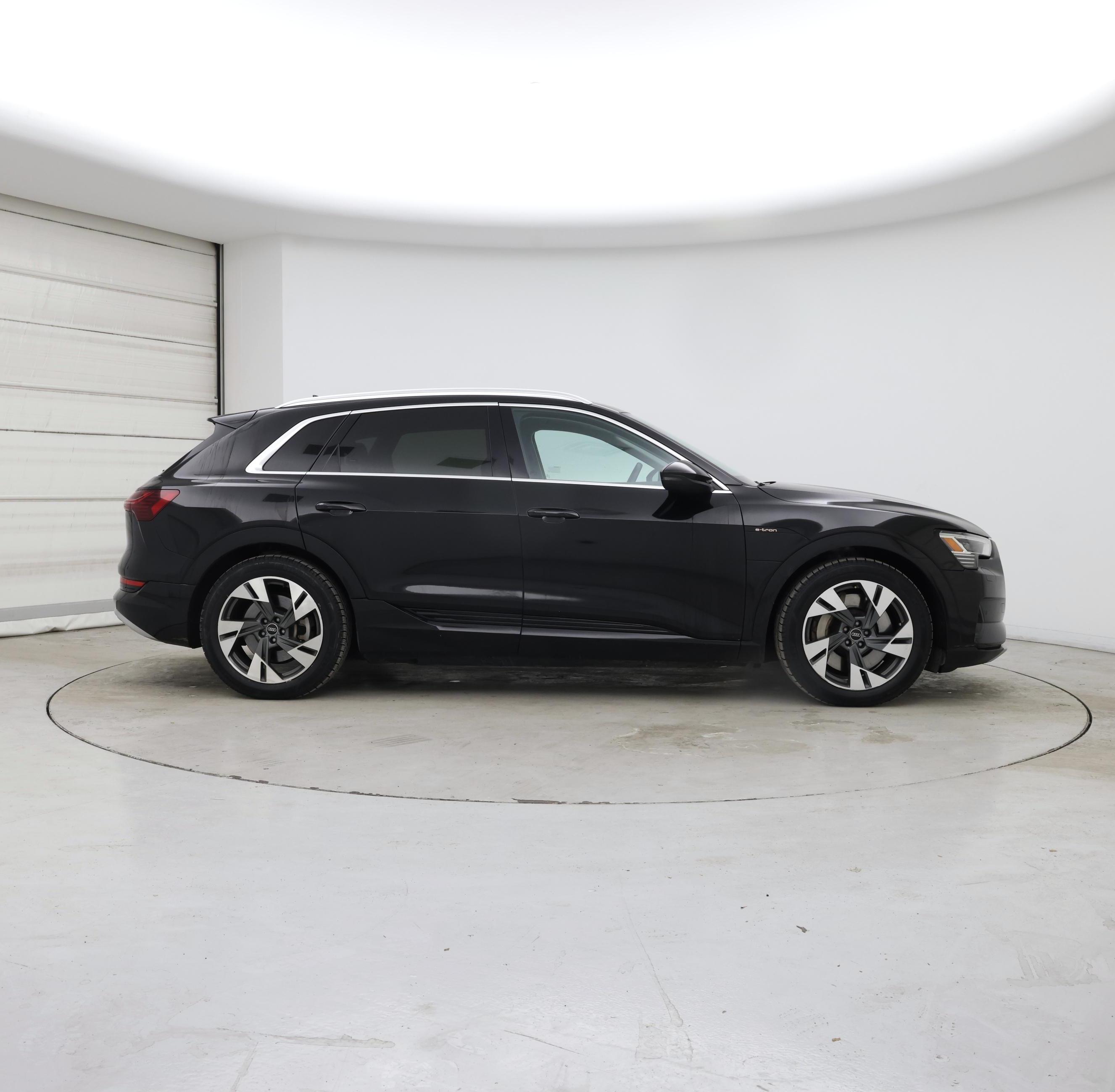 Thumbnail: 2021 Audi e-tron - 7