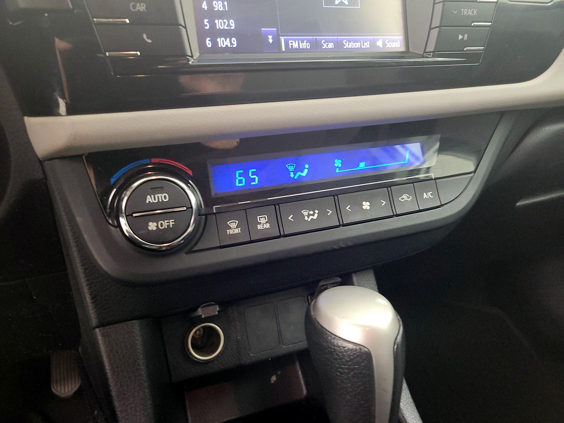 Thumbnail: 2016 Toyota Corolla - 16