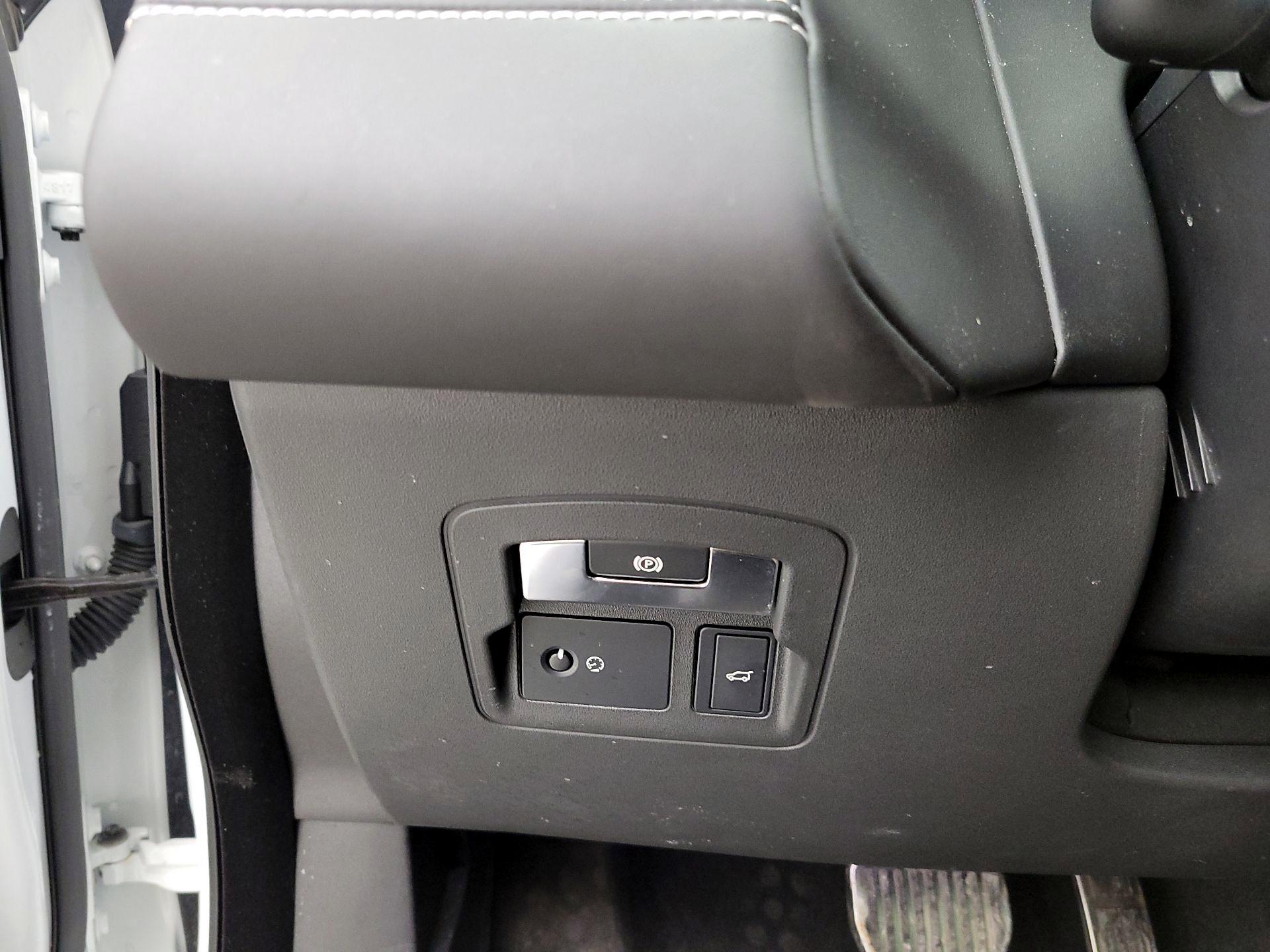 Thumbnail: 2018 Land Rover Range Rover Velar - 13