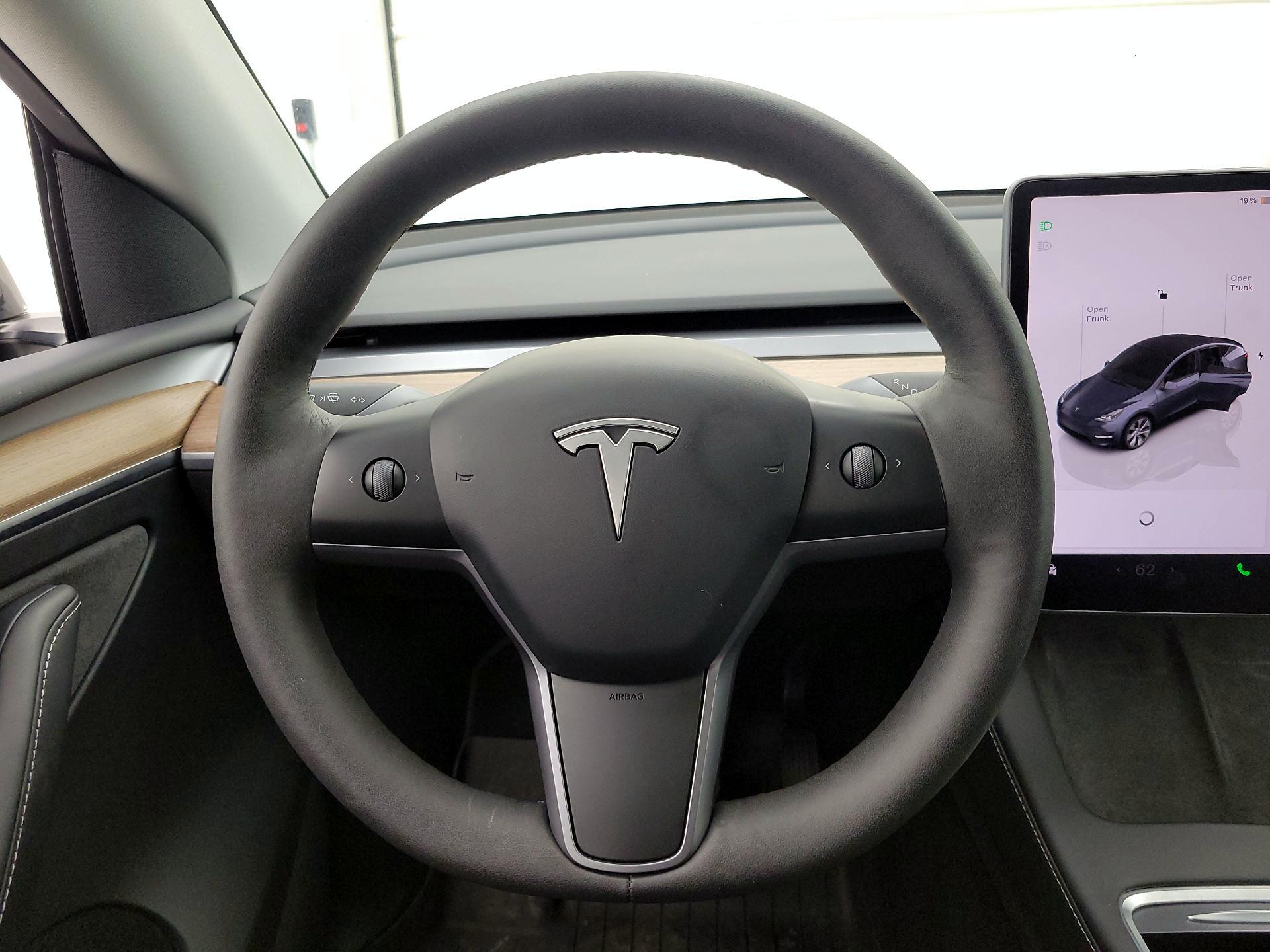 Thumbnail: 2023 Tesla Model Y - 10