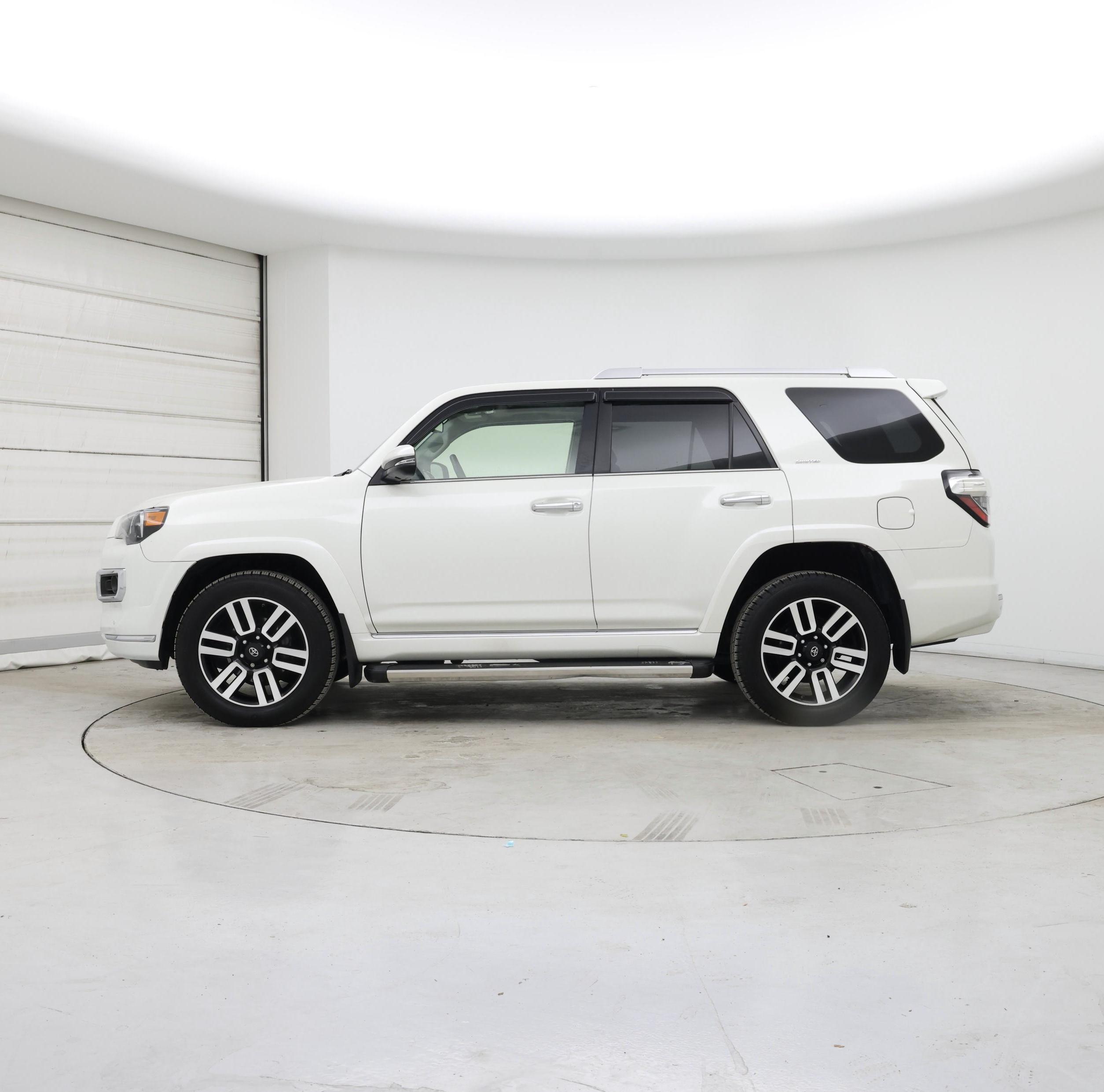 Thumbnail: 2020 Toyota 4Runner - 3