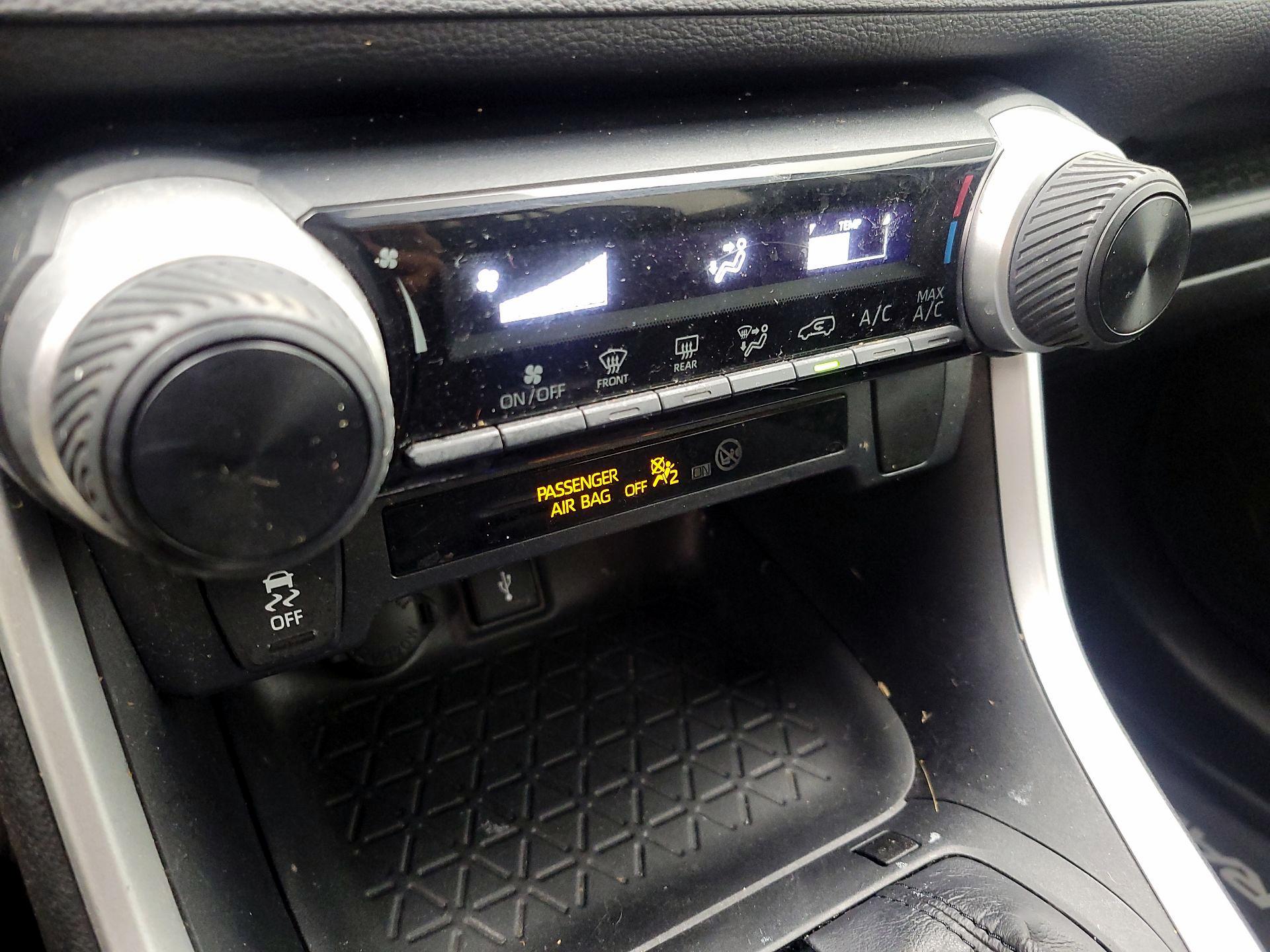 Thumbnail: 2020 Toyota RAV4 - 16