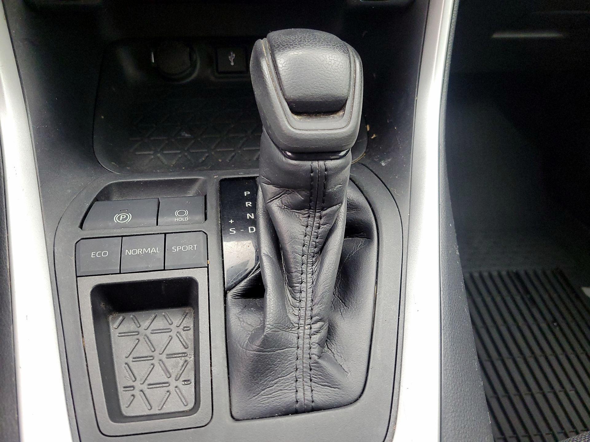 Thumbnail: 2020 Toyota RAV4 - 17