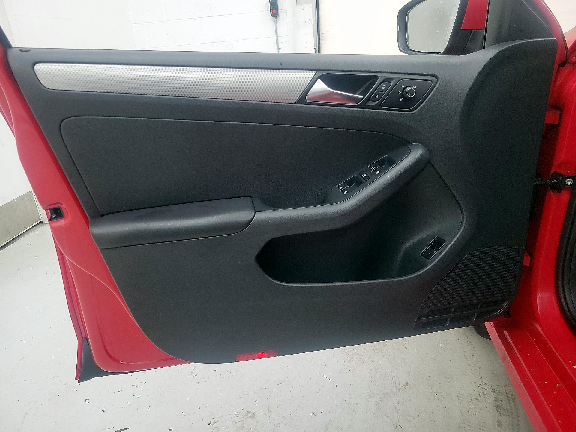 Thumbnail: 2015 Volkswagen Jetta - 12