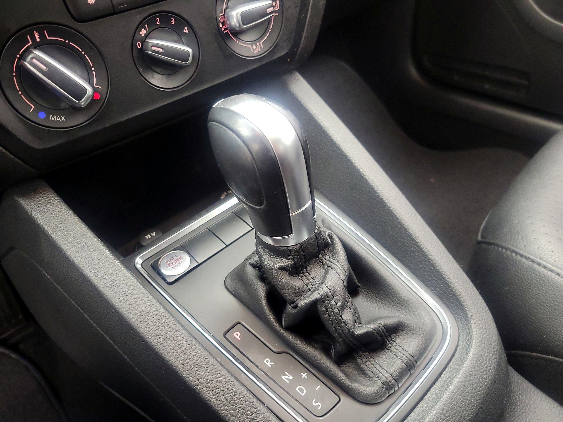 Thumbnail: 2015 Volkswagen Jetta - 16