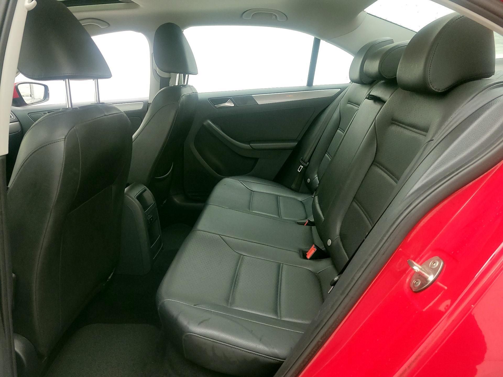 Thumbnail: 2015 Volkswagen Jetta - 18