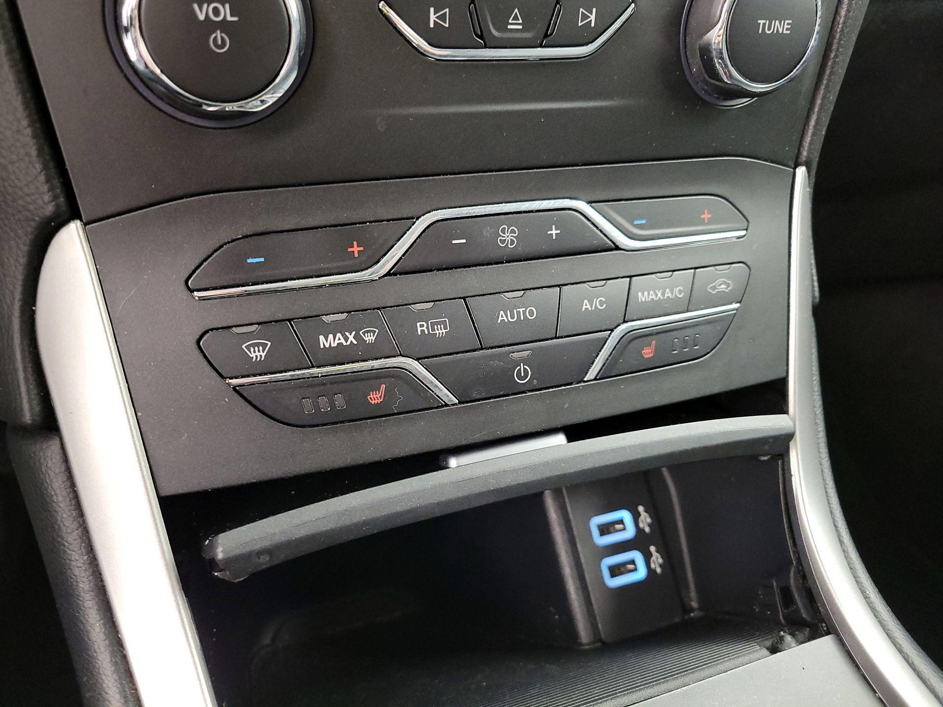 Thumbnail: 2017 Ford Edge - 17