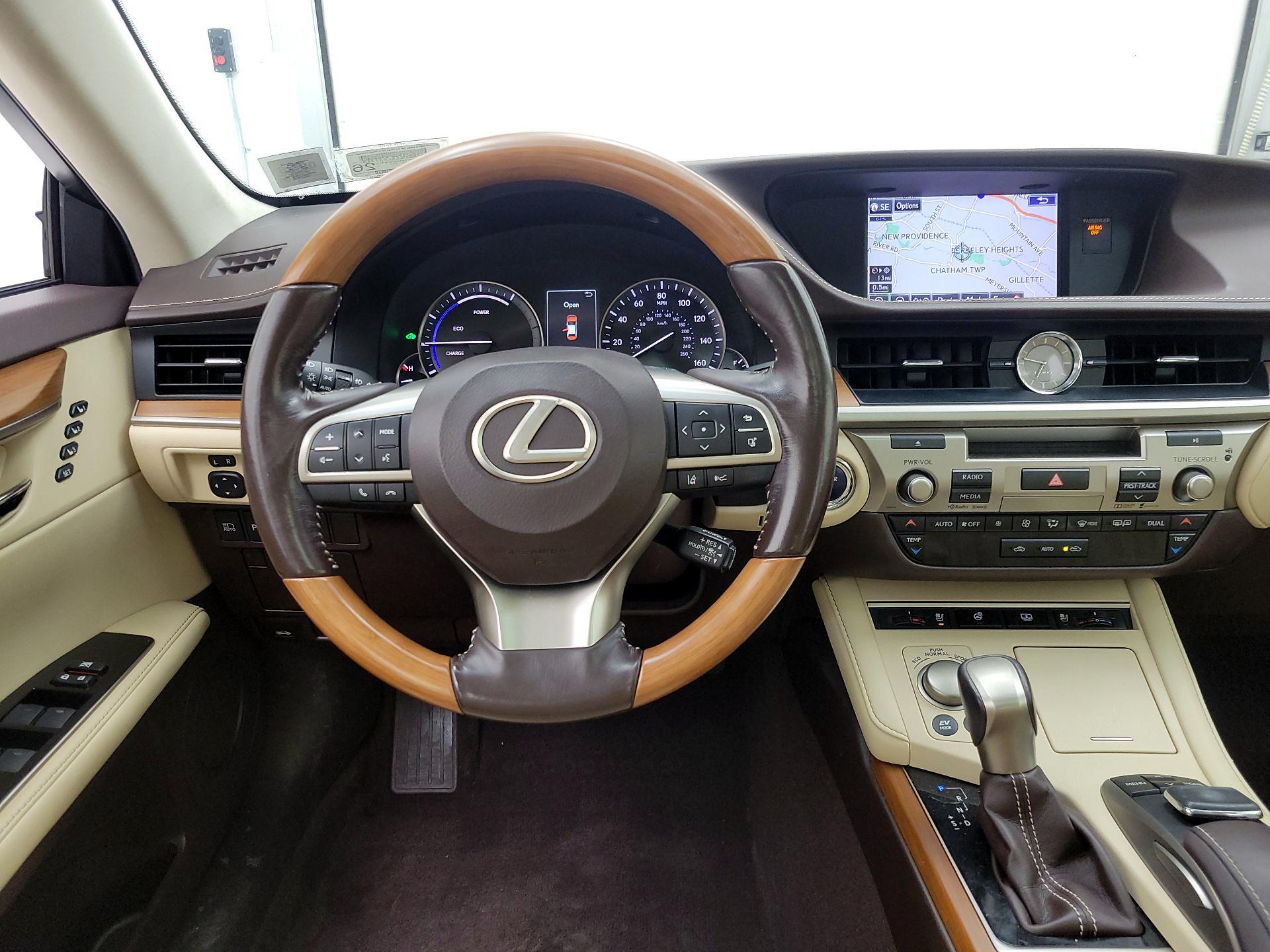 Thumbnail: 2016 Lexus ES - 10