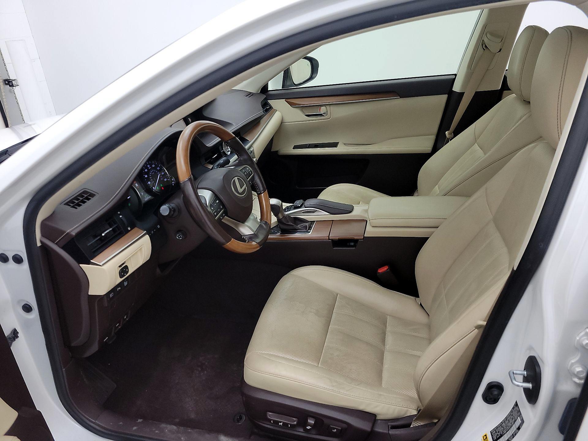 Thumbnail: 2016 Lexus ES - 11