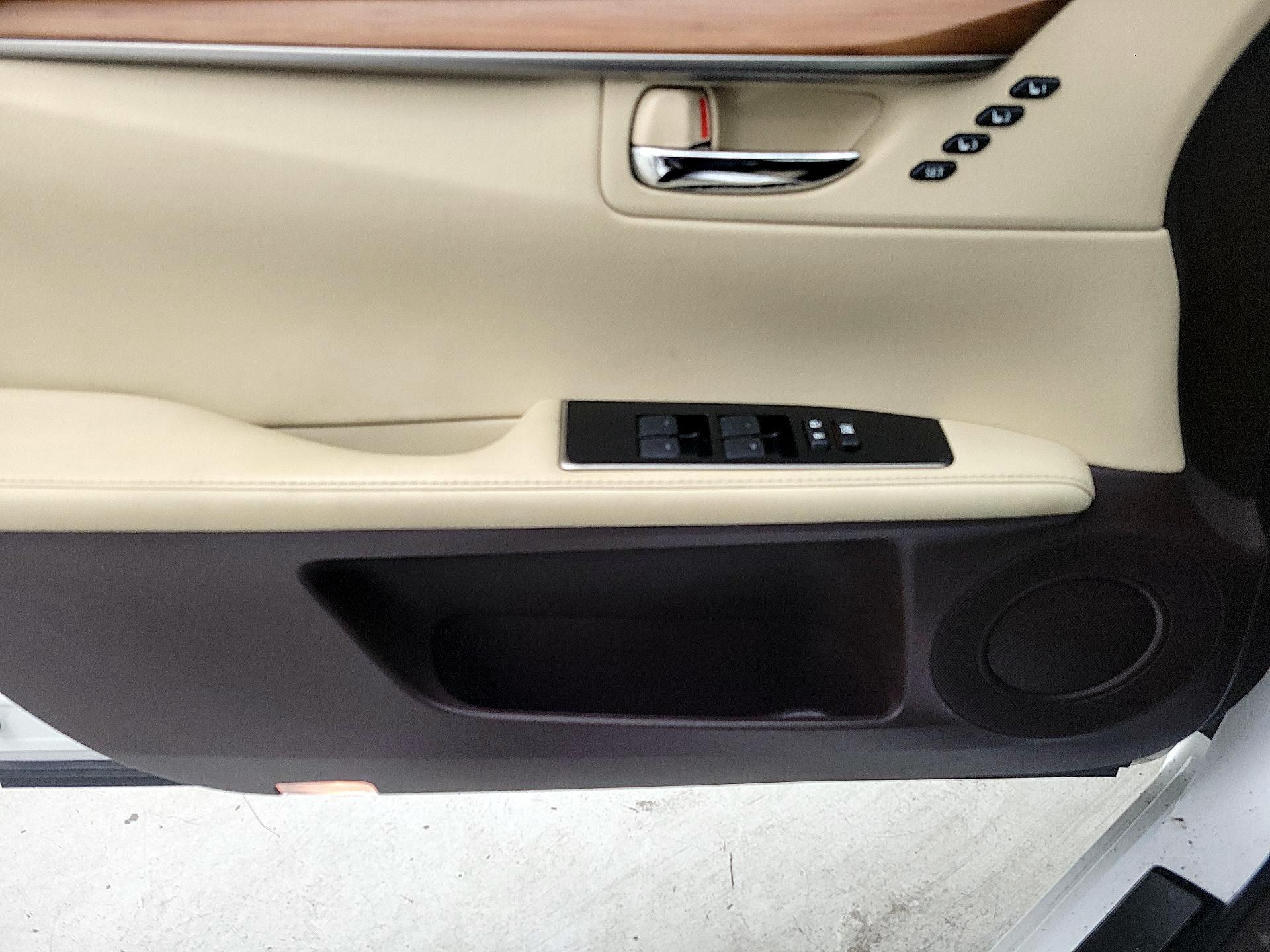 Thumbnail: 2016 Lexus ES - 12