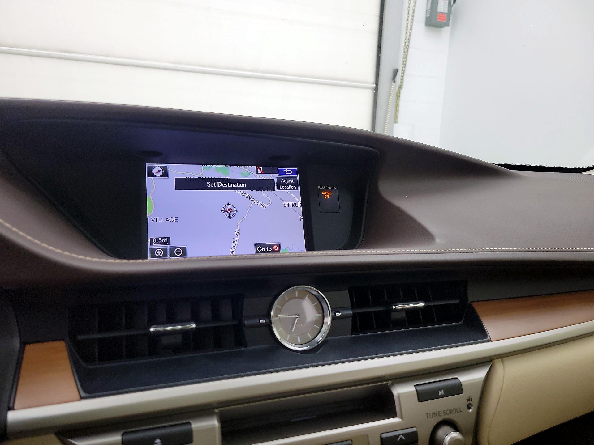 Thumbnail: 2016 Lexus ES - 14