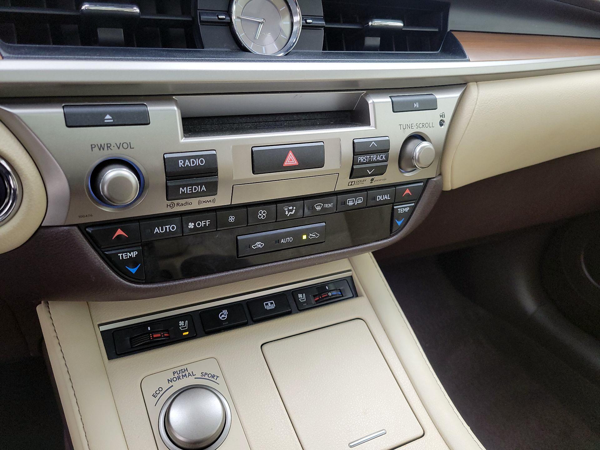 Thumbnail: 2016 Lexus ES - 17