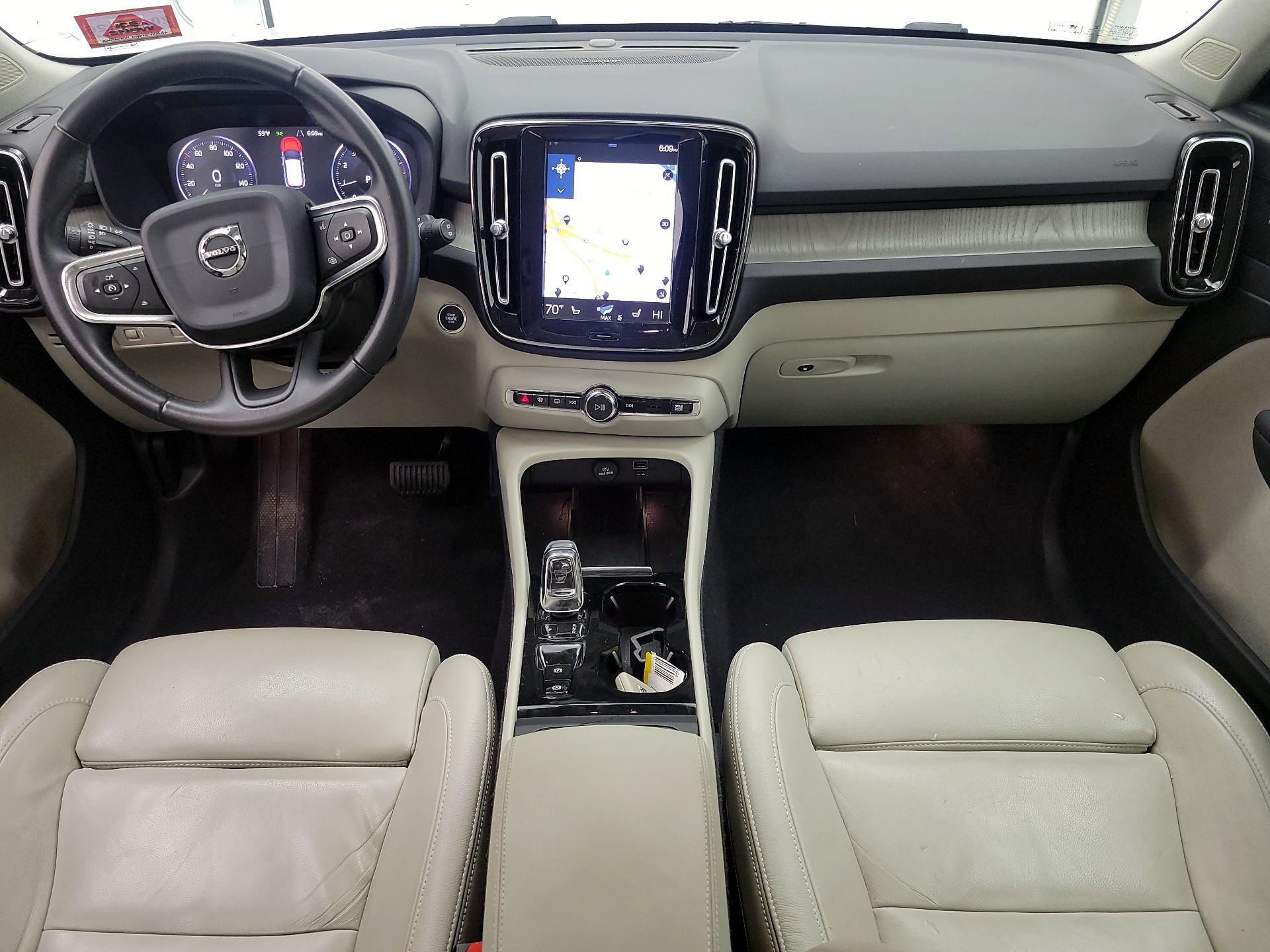 Thumbnail: 2020 Volvo XC40 - 9