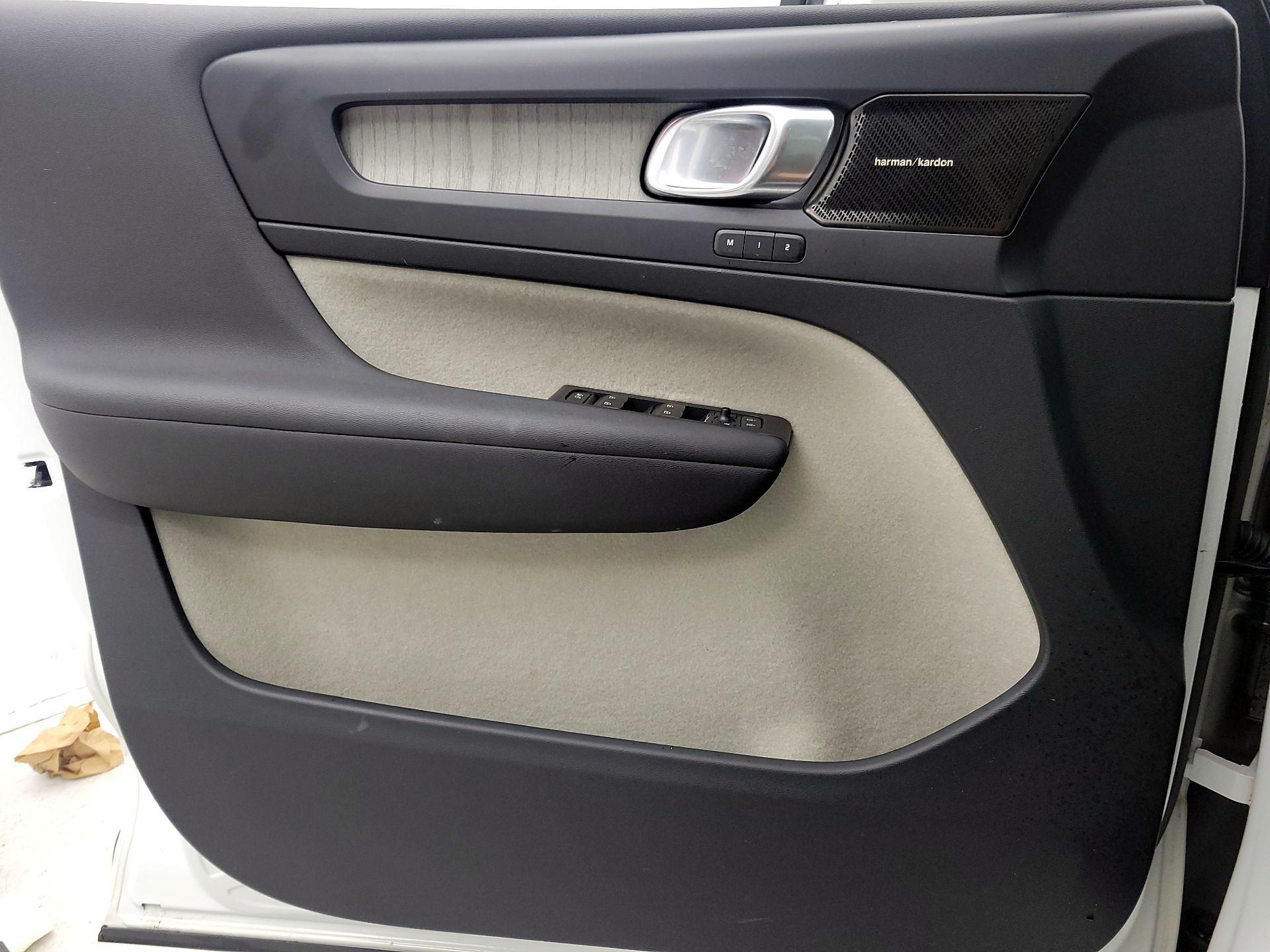 Thumbnail: 2020 Volvo XC40 - 12