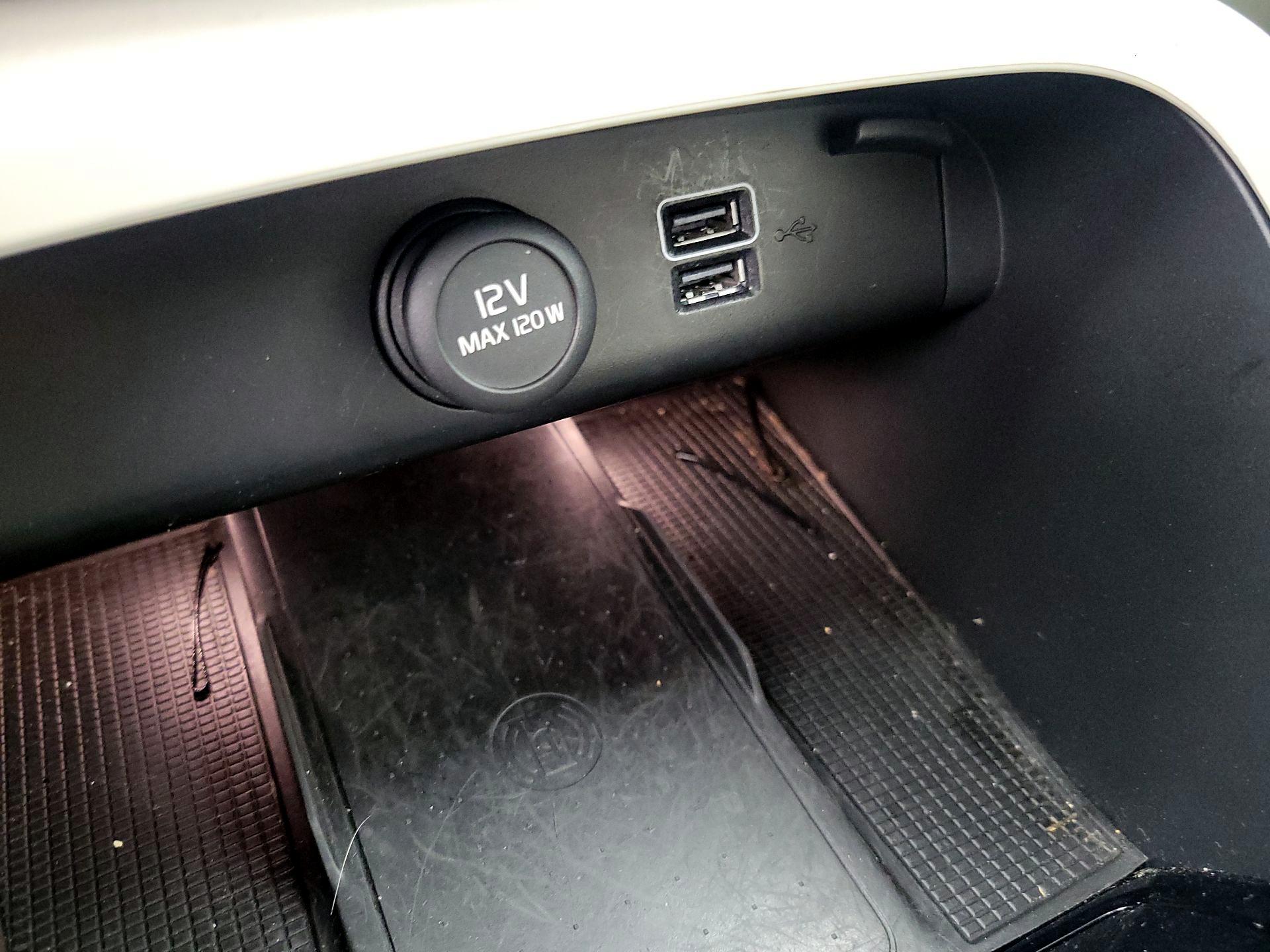 Thumbnail: 2020 Volvo XC40 - 18