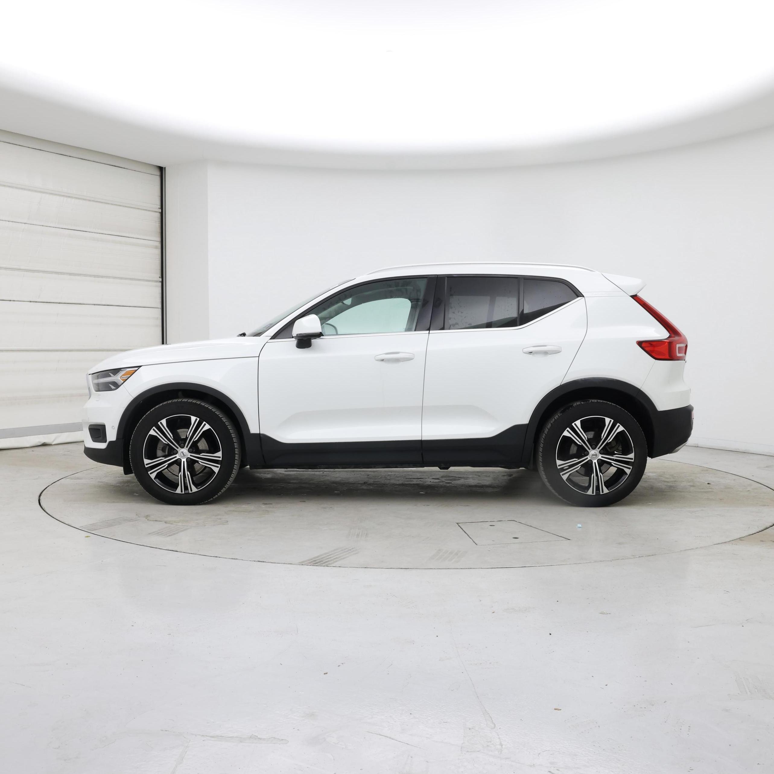 Thumbnail: 2020 Volvo XC40 - 3