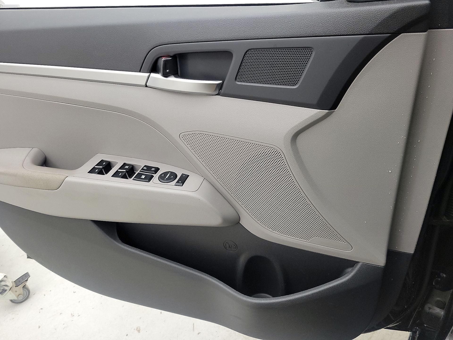 Thumbnail: 2020 Hyundai Elantra - 12