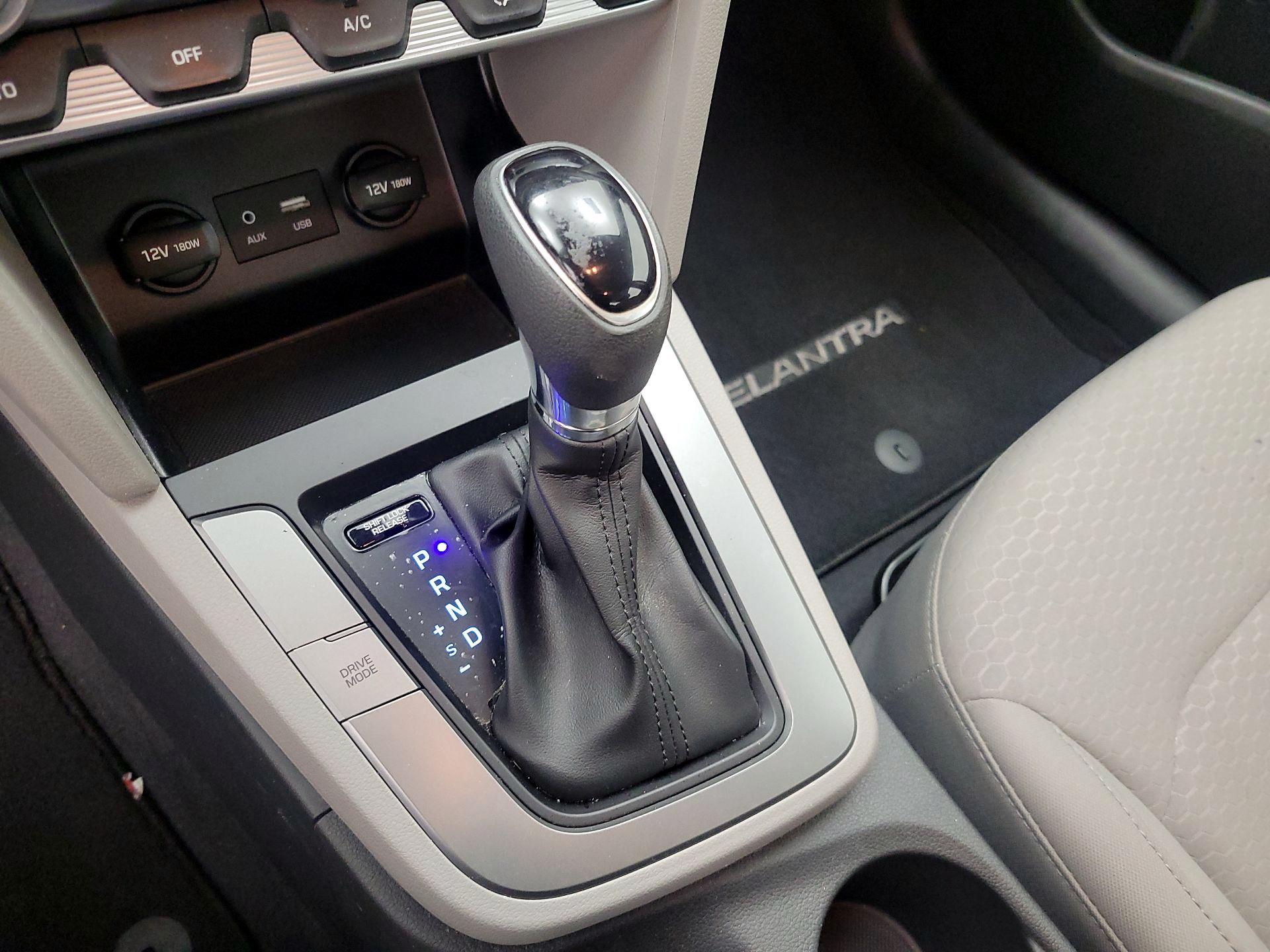 Thumbnail: 2020 Hyundai Elantra - 17