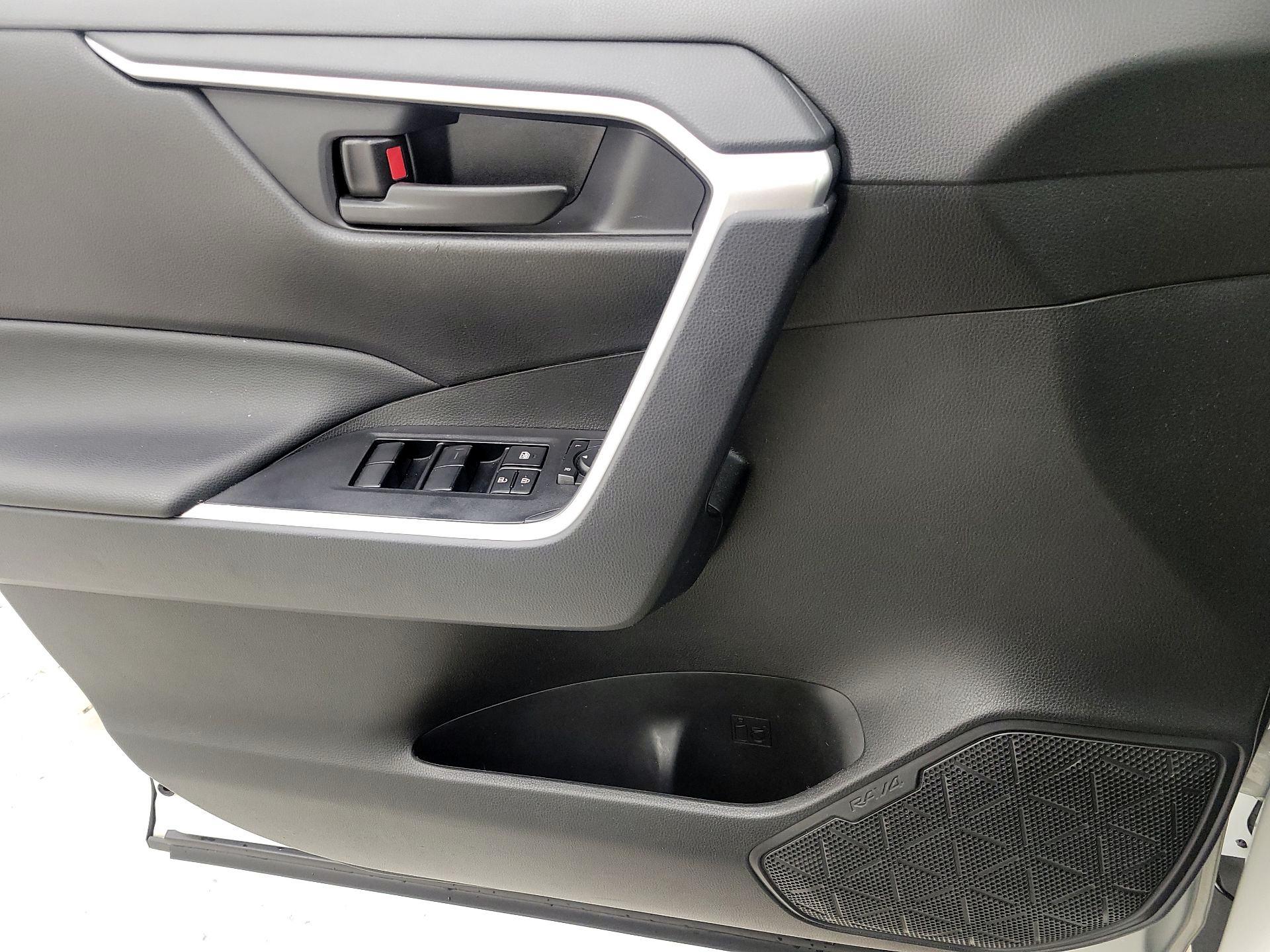 Thumbnail: 2025 Toyota RAV4 - 12